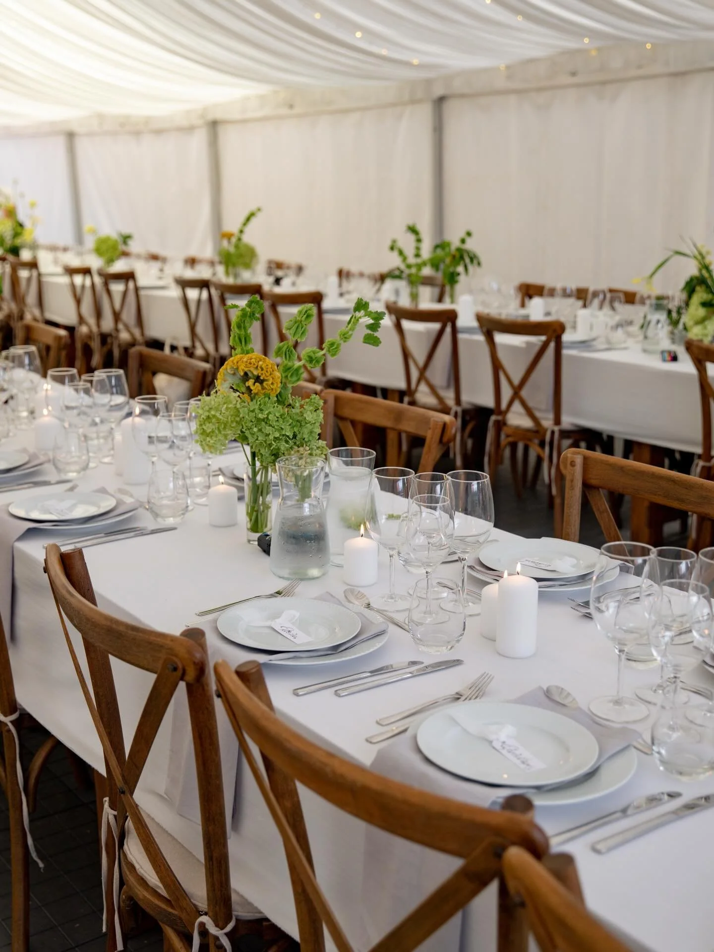 I kan v&aelig;re trygge i vores h&aelig;nder p&aring; jeres store dag💍 

Om I har behov for sparring allerede fra f&oslash;rste brainstorm eller udelukkende mangler den rette afvikler til overblikket p&aring; aftenen, s&aring; st&aring;r vi klar til