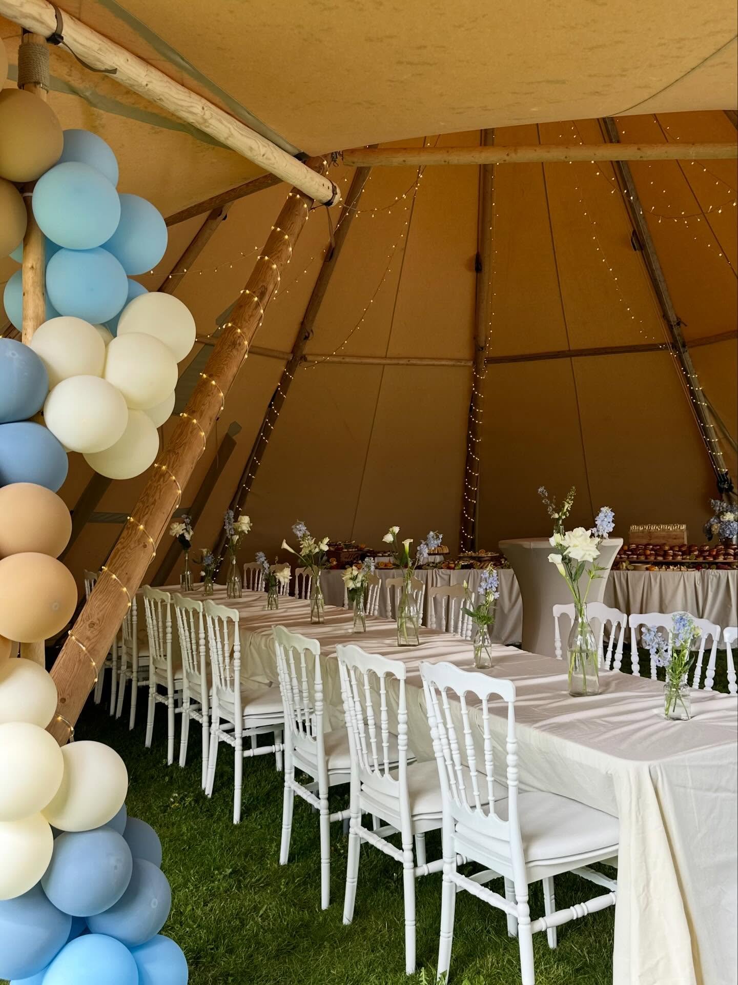 Flere billeder fra den smukkeste barned&aring;b for Isaak🩵

Vi var med fra start til slut - Vi hjalp sk&oslash;nneste Sarah og S&oslash;ren med at f&aring; deres dr&oslash;mme for festen opfyldt med et visuelle moodboard, der lagde stemning for fest