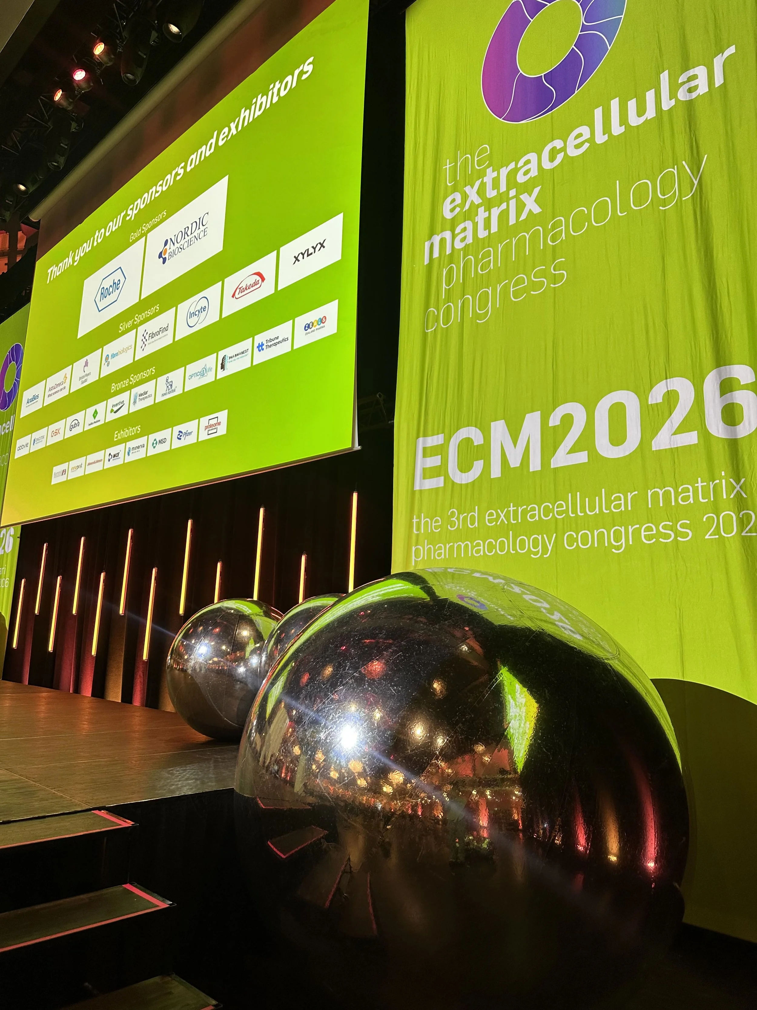 Pift-eventbureau-ECM2026-Congress-blomster-dekoration-mirror-ball.jpg