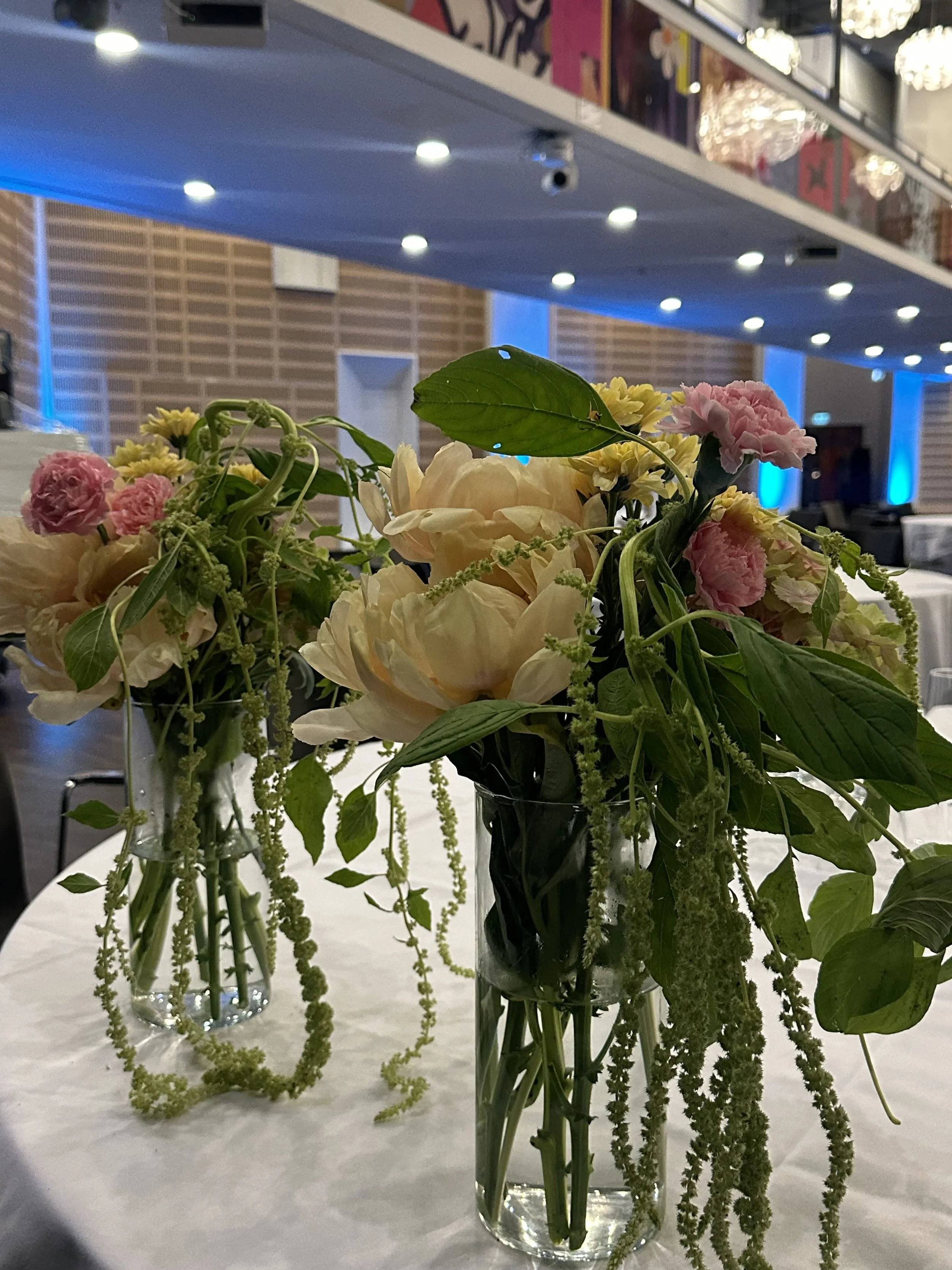 Pift-eventbureau-ECM2026-Congress-blomster-dekoration-mirror-ball.jpg