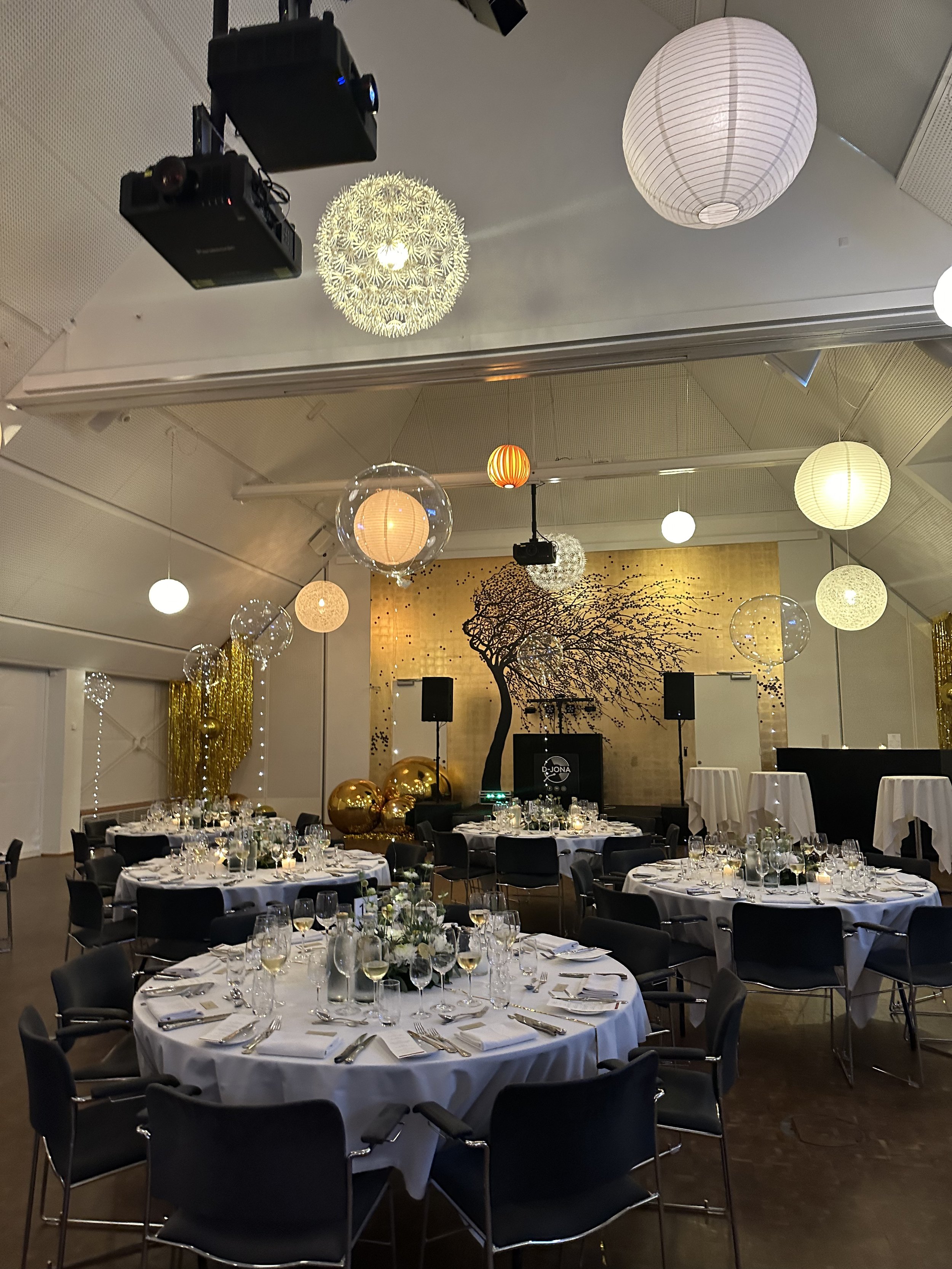 Pift-eventbureau-dekoration-blomster.jpg