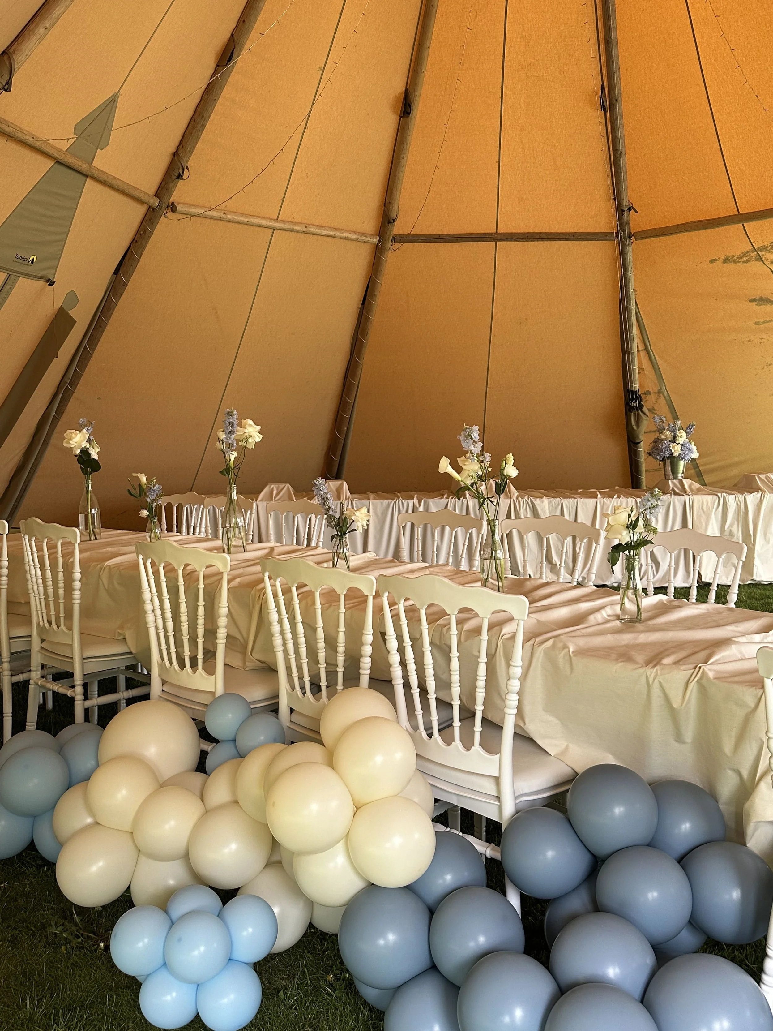 Pift-eventbureau-barnedåb-dekoration-blå-balloner.jpg