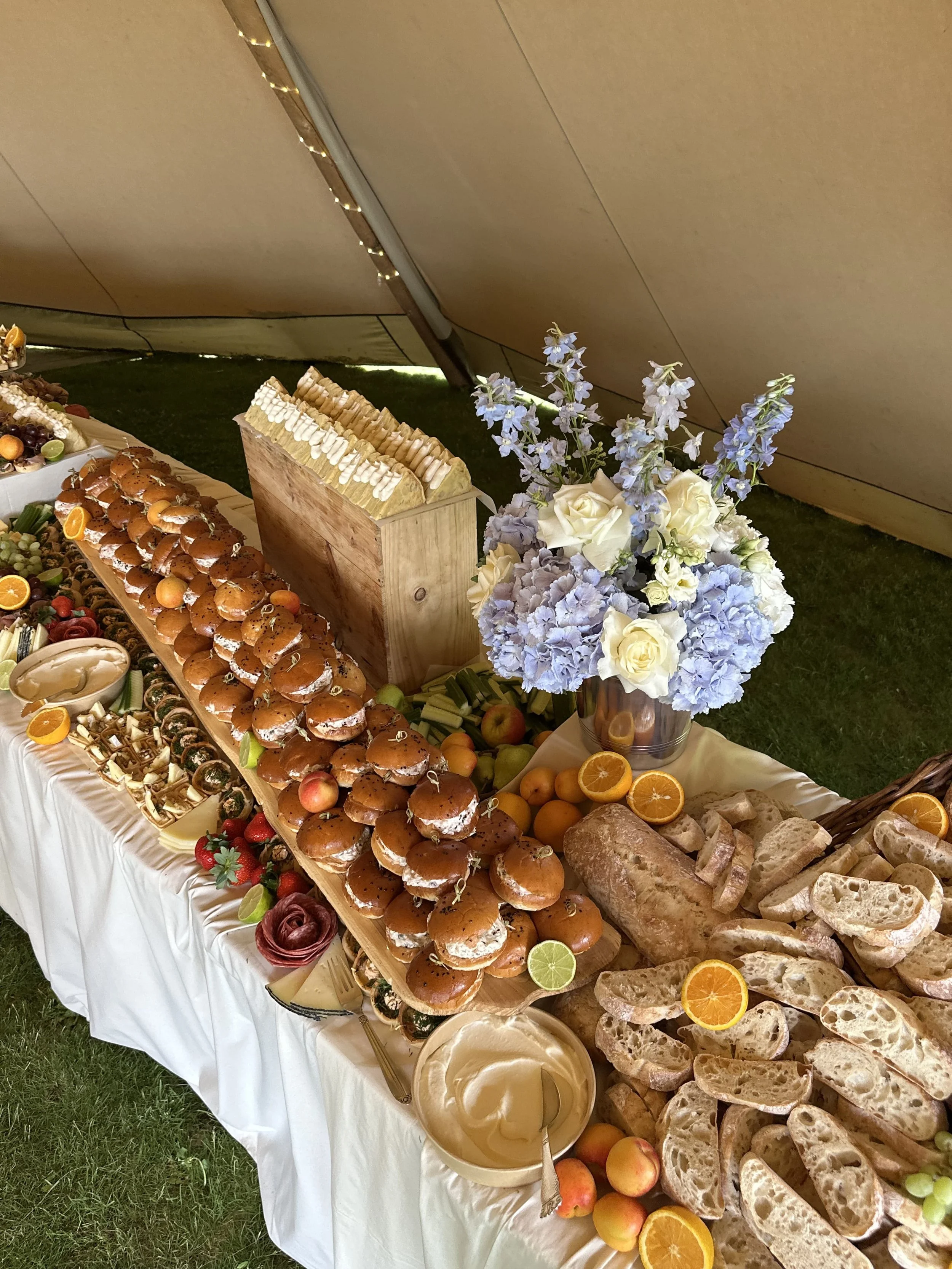 Pift-eventbureau-barnedåb-dekoration-blå-balloner.jpg