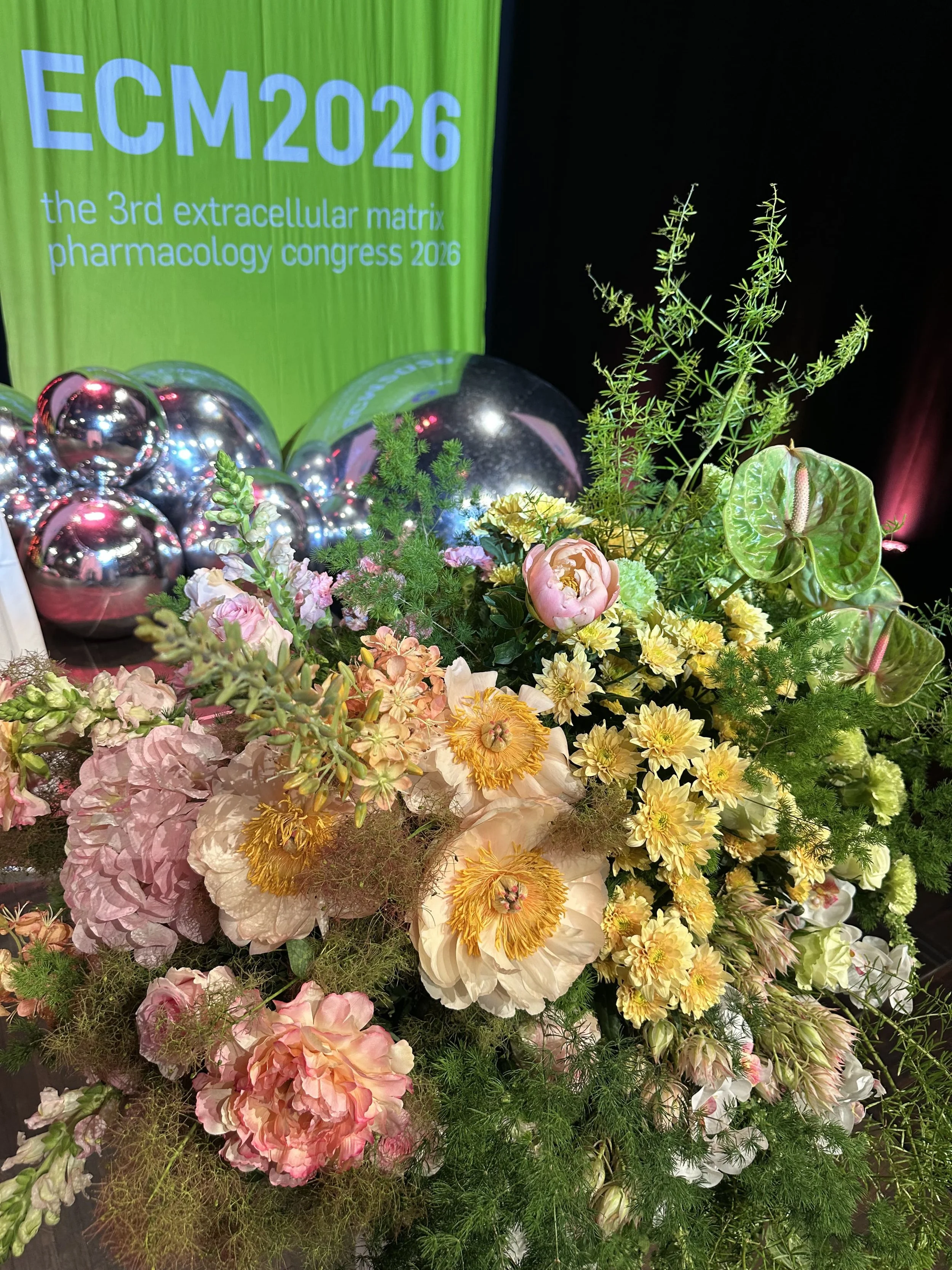 Pift-eventbureau-ECM2026-Congress-blomster-dekoration-mirror-ball.jpg