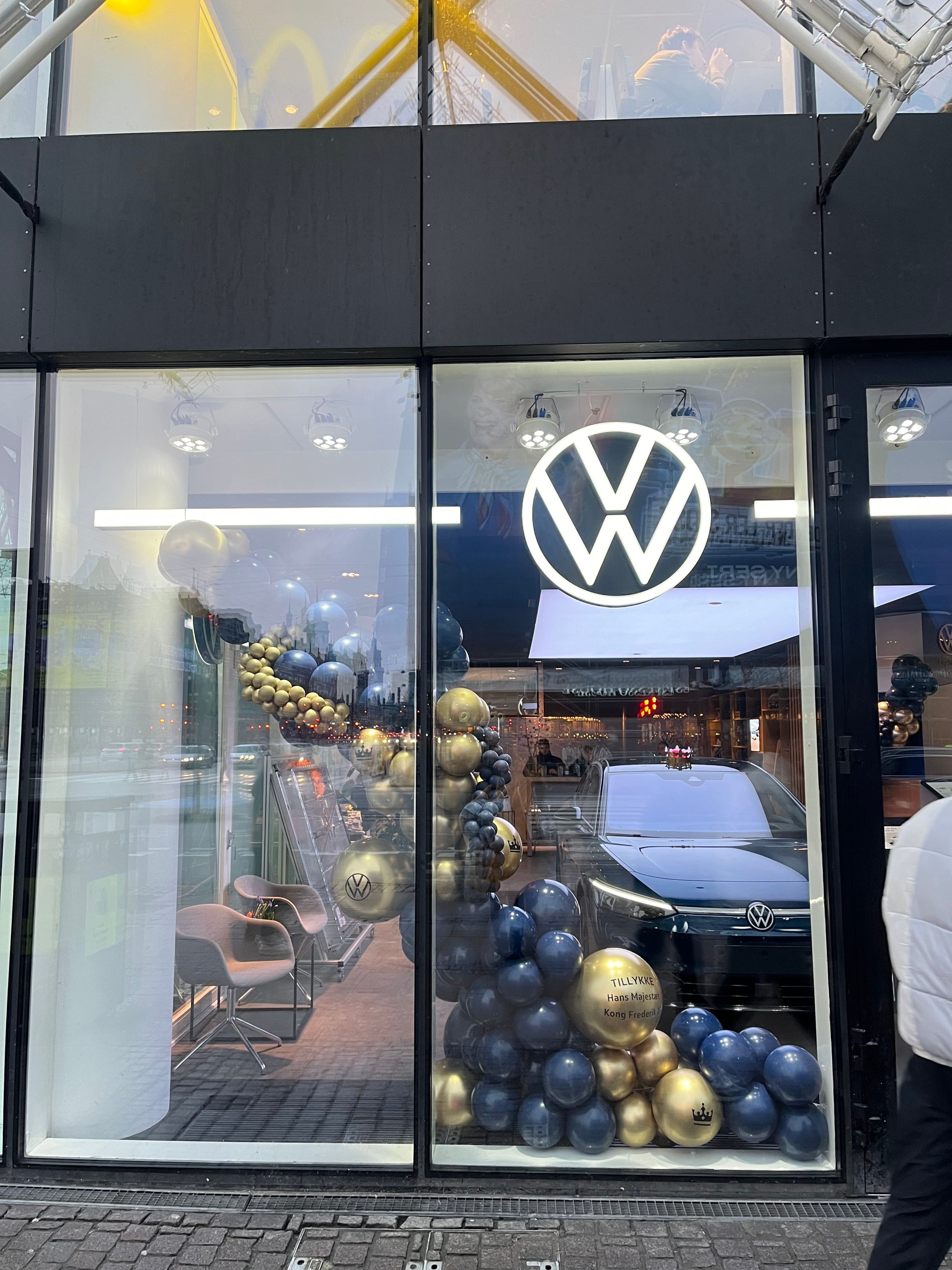 kroning-kong-frederik-ballon-dekoration-volkswagen-pift-eventbureau.jpg
