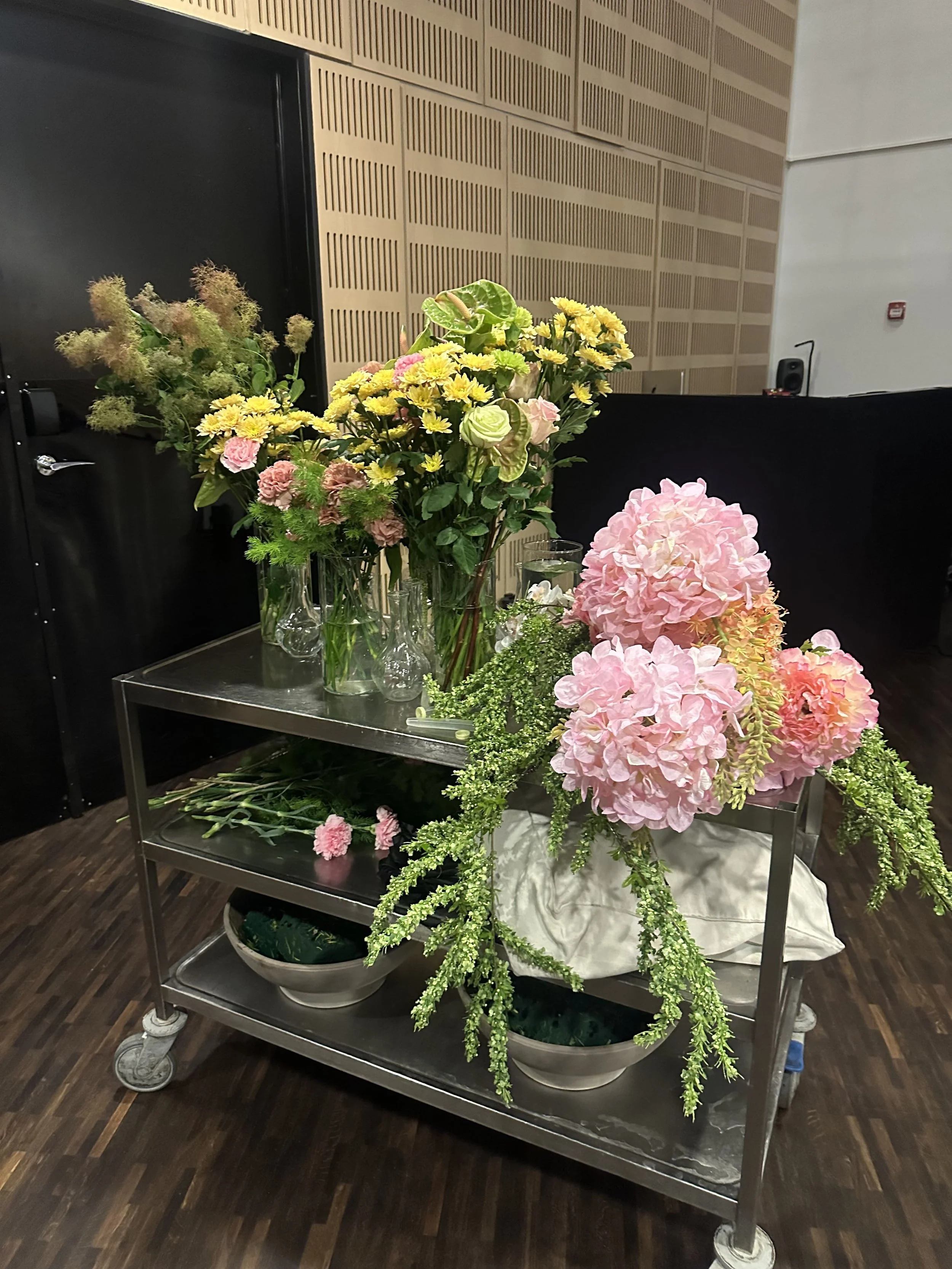 Pift-eventbureau-ECM2026-Congress-blomster-dekoration-mirror-ball.jpg