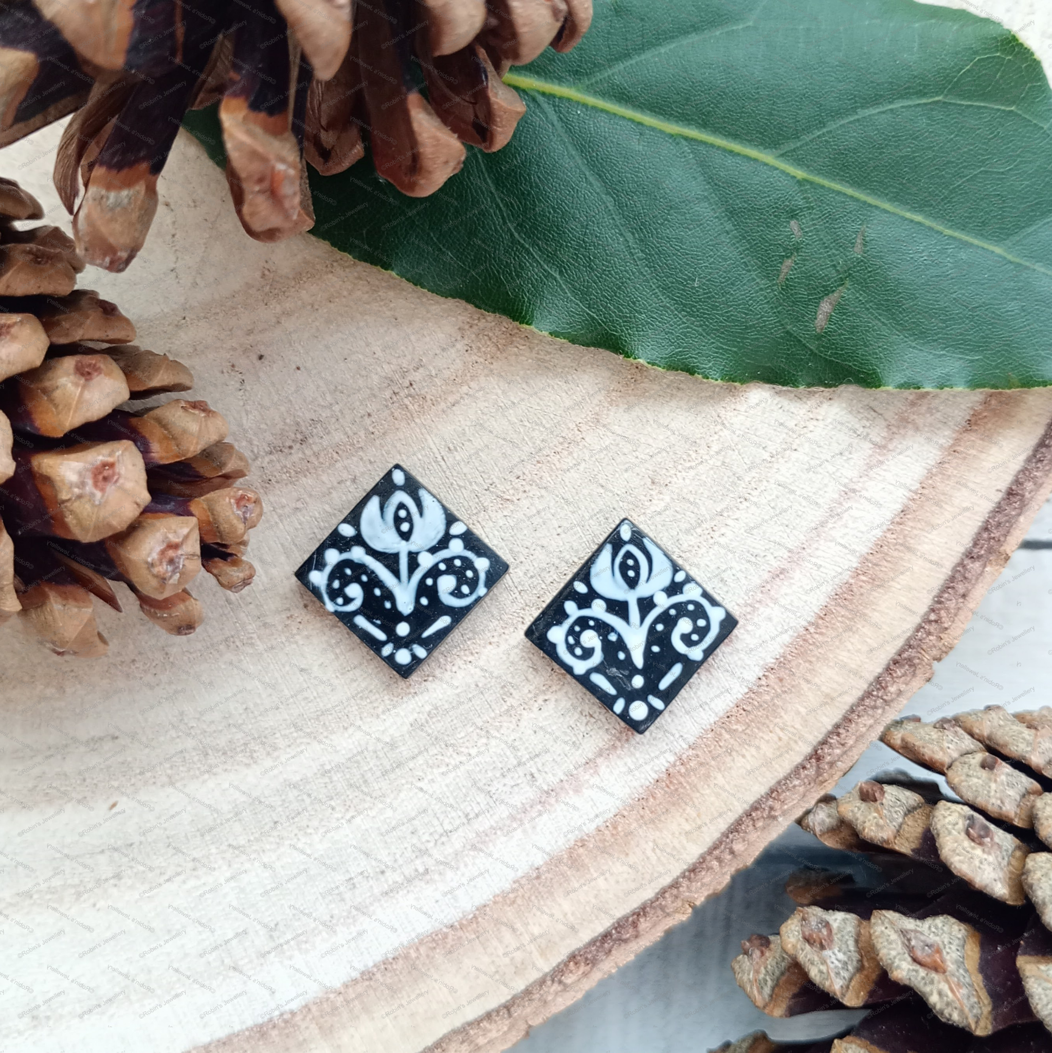 Nordic Diamond Shaped Earrings in Black