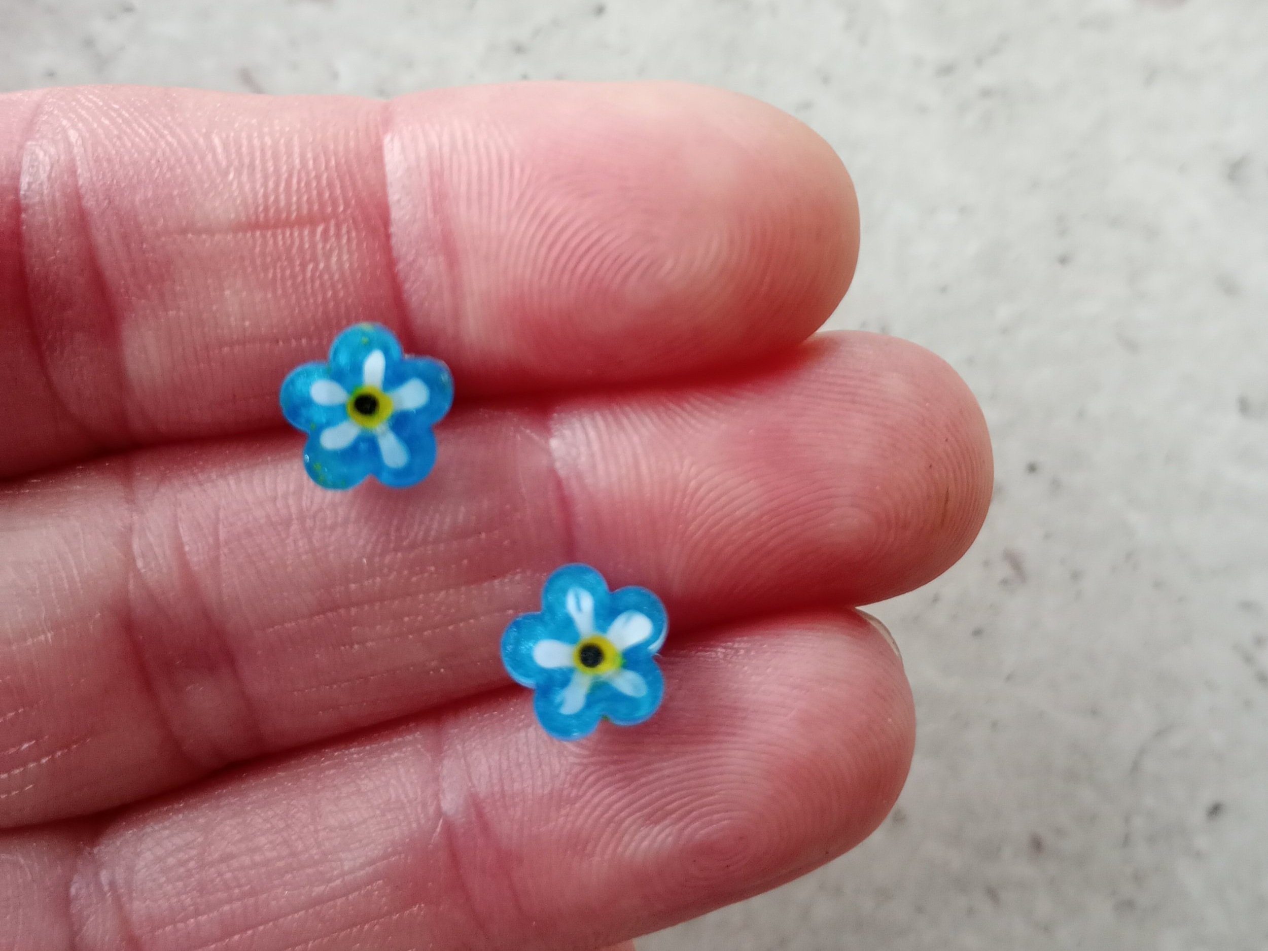 Resin Forget me not blue flower stud earrings 2.jpg