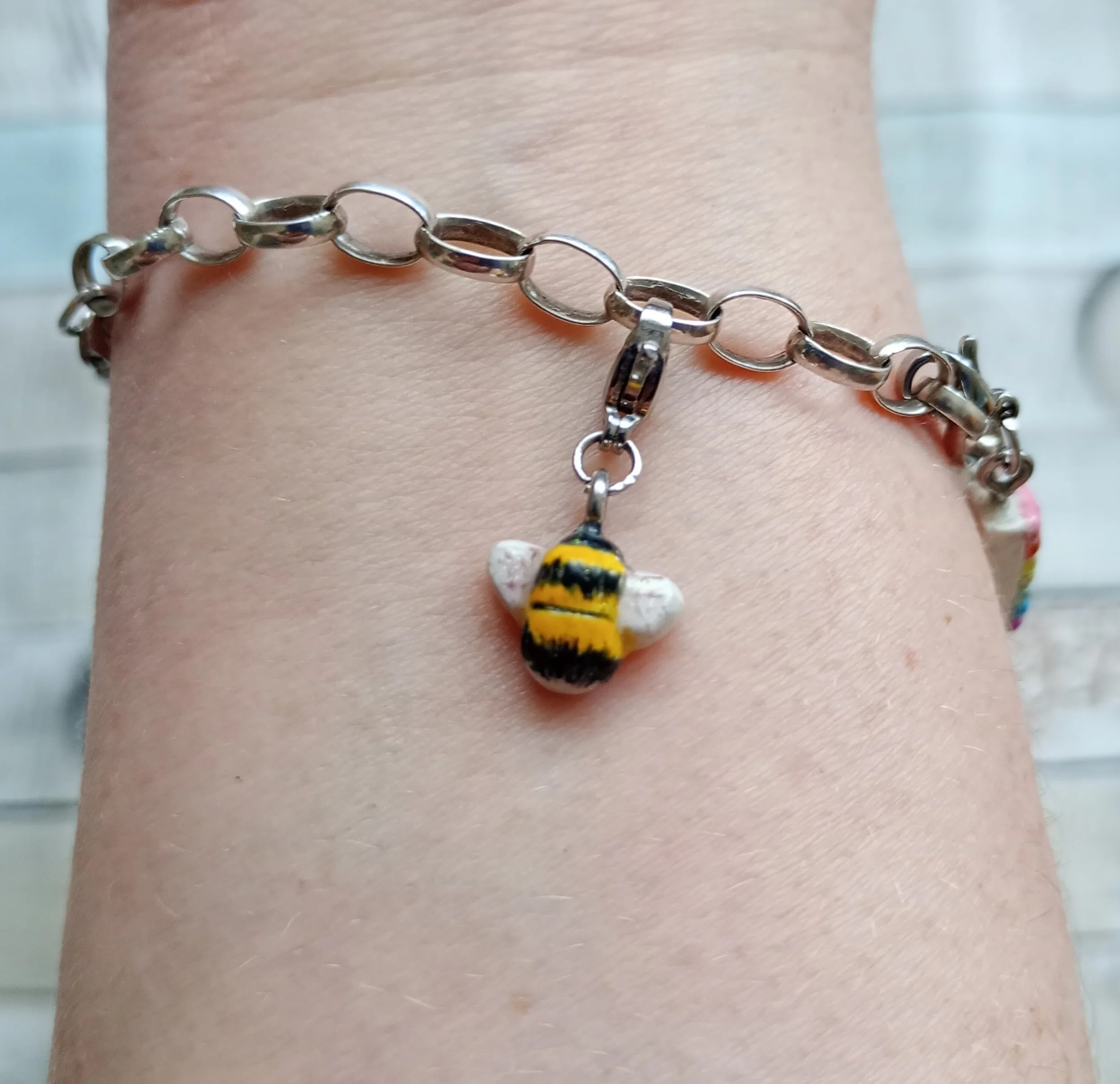 Buff Bottomed Bumble Bee Charm (Size).jpg