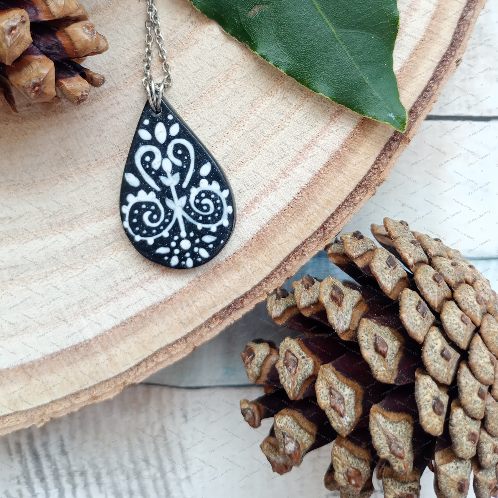Nordic Teardrop Pendant in Black