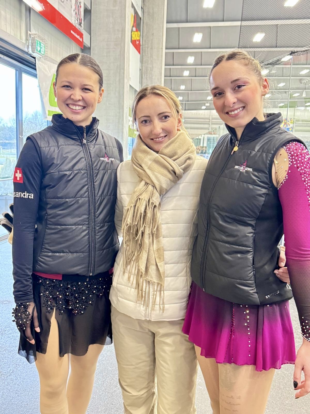 Alexandra Li, Mélanie Renggli (Trainerin) und Lorena Salzmann