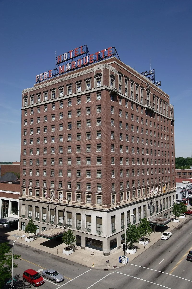 Pere_Marquette_Hotel.JPG