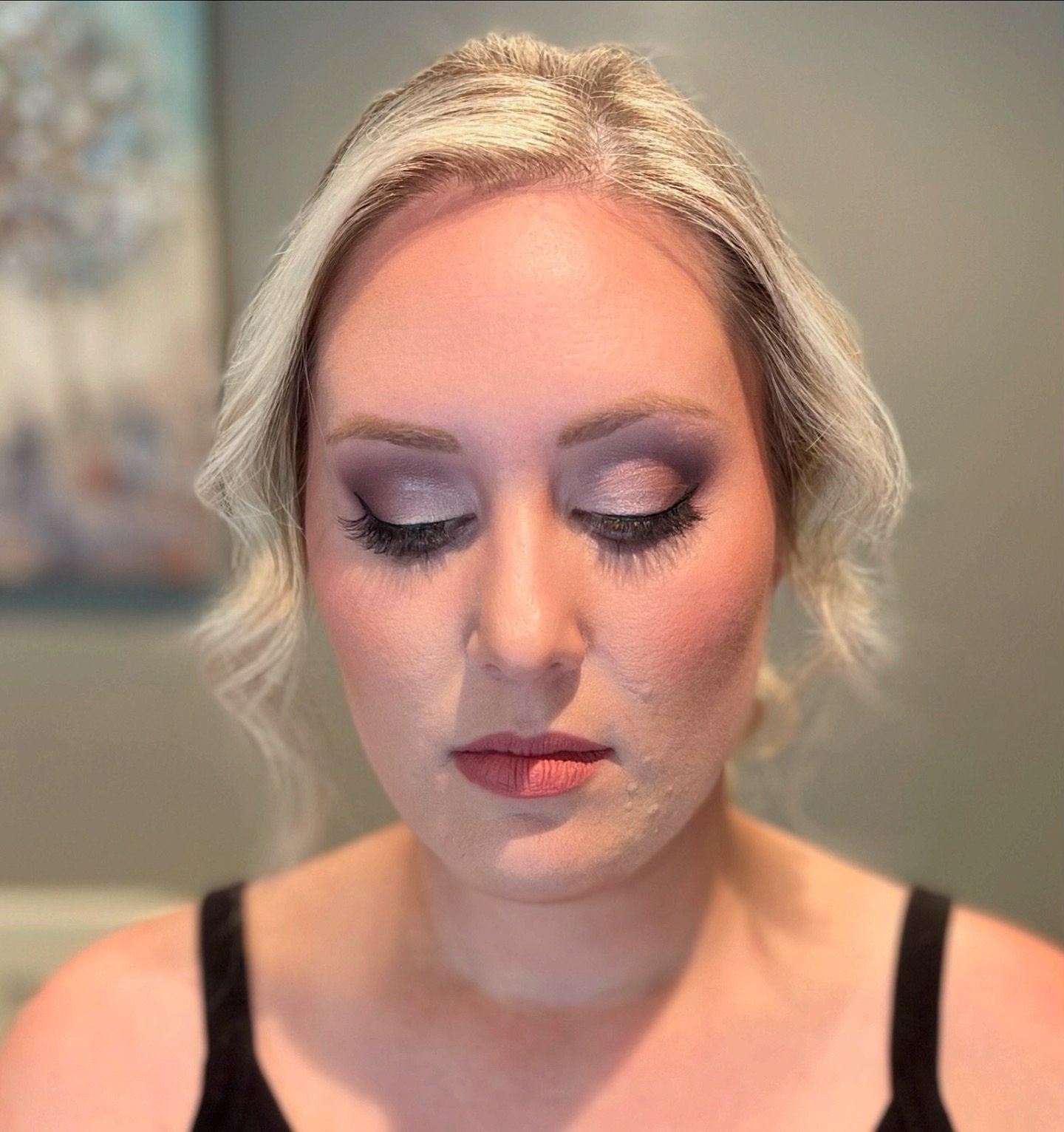 ✨ Experience the magic of airbrush glam with Ellvia Beauty! Transform your bridal makeup dreams into reality with flawless, long-lasting artistry. Every bride deserves to feel exceptionally beautiful on their special day. 🌟 #EllviaBeauty #BridalGlam
