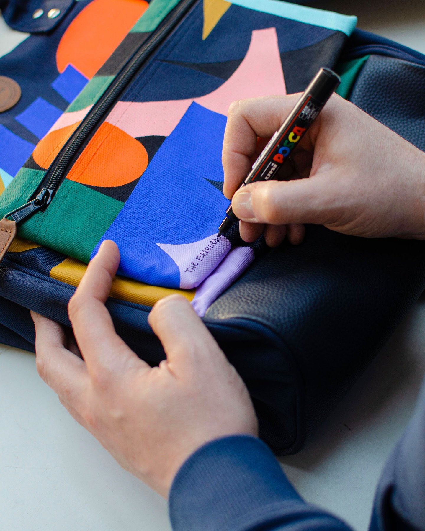 ⏳ Vente aux ench&egrave;res ⏳

Du 13 mars 10h au 16 mars minuit, tentez d&rsquo;acqu&eacute;rir un sac Adventurer, un sac banane et une trousse de toilette : trois produits collector peints &agrave; la main &agrave; l&rsquo;atelier et mis aux ench&eg