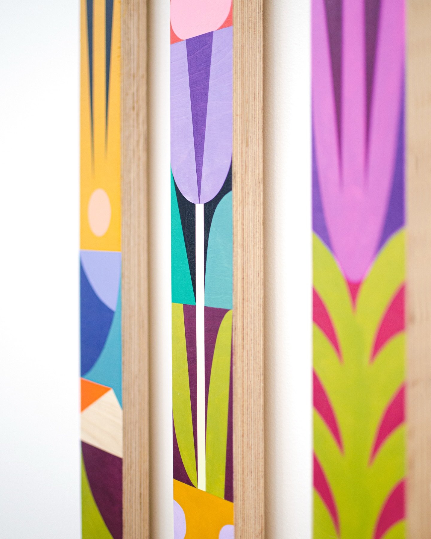 Les Flottants&nbsp;est une s&eacute;rie initi&eacute;e lors de notre s&eacute;jour sur l&rsquo;&icirc;le de R&eacute; l&rsquo;ann&eacute;e derni&egrave;re. Elle s&rsquo;inspire des pavillons hiss&eacute;s s&ucirc;r les navires : lorsqu&rsquo;ils se d