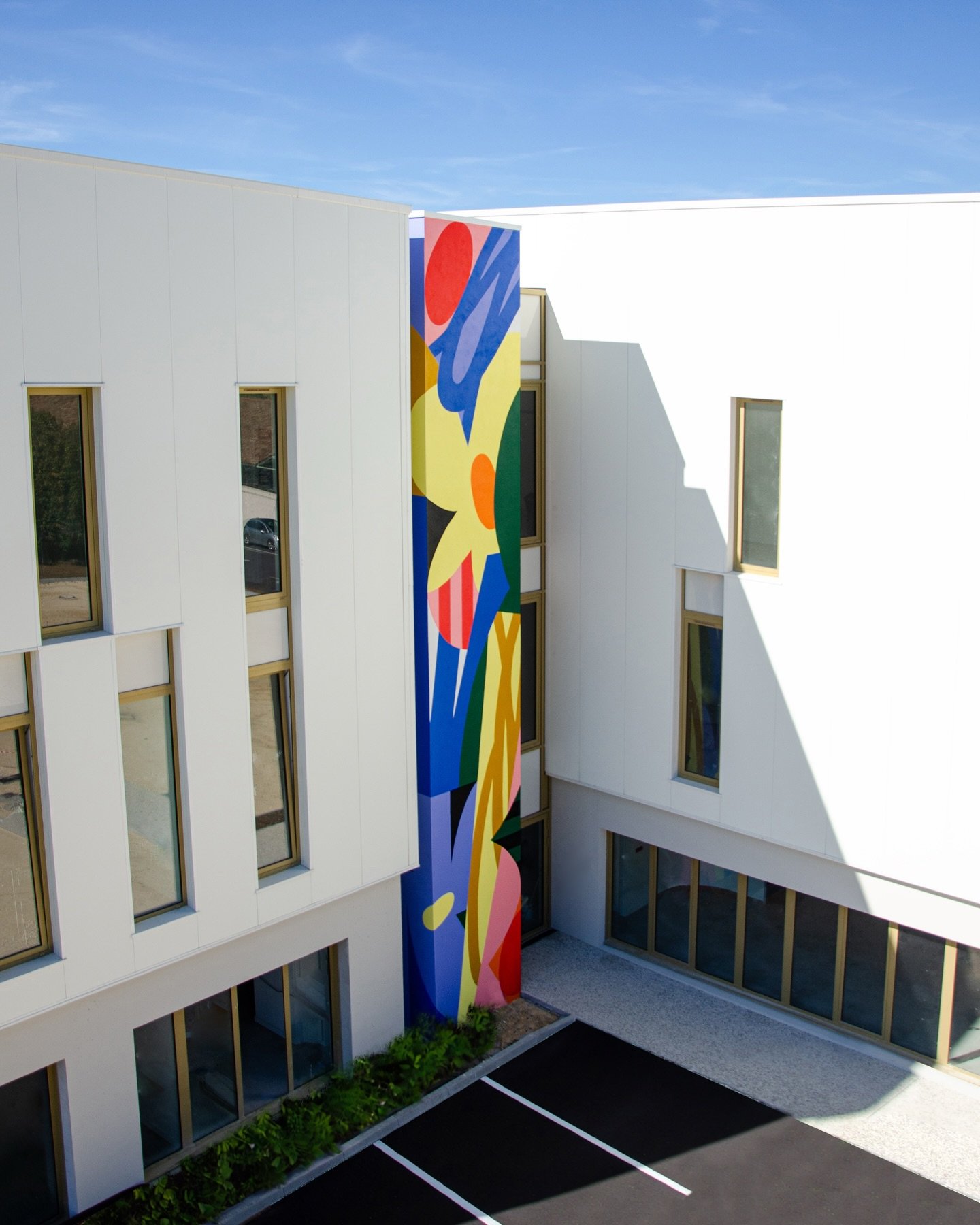 🔙 Retour en image sur un projet r&eacute;alis&eacute; il y a quelque temps d&eacute;j&agrave;, et que nous appr&eacute;cions particuli&egrave;rement pour son dialogue fort entre art et architecture. 

Commandit&eacute;e par Orion Groupe Immobilier &