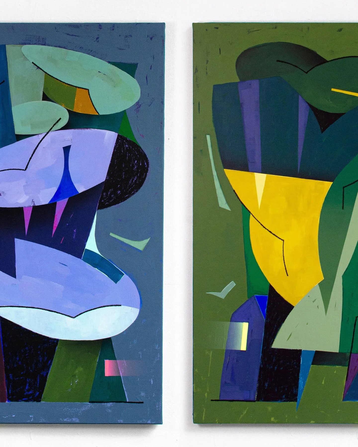 &Agrave; l&rsquo;ombre des pins, une lueur.
Elle s&rsquo;&eacute;chappe d&rsquo;une fen&ecirc;tre et transperce l&rsquo;obscurit&eacute; froide du soir, alors que seule la lune veille encore.
C&rsquo;est cette m&ecirc;me lumi&egrave;re qui, lorsque l