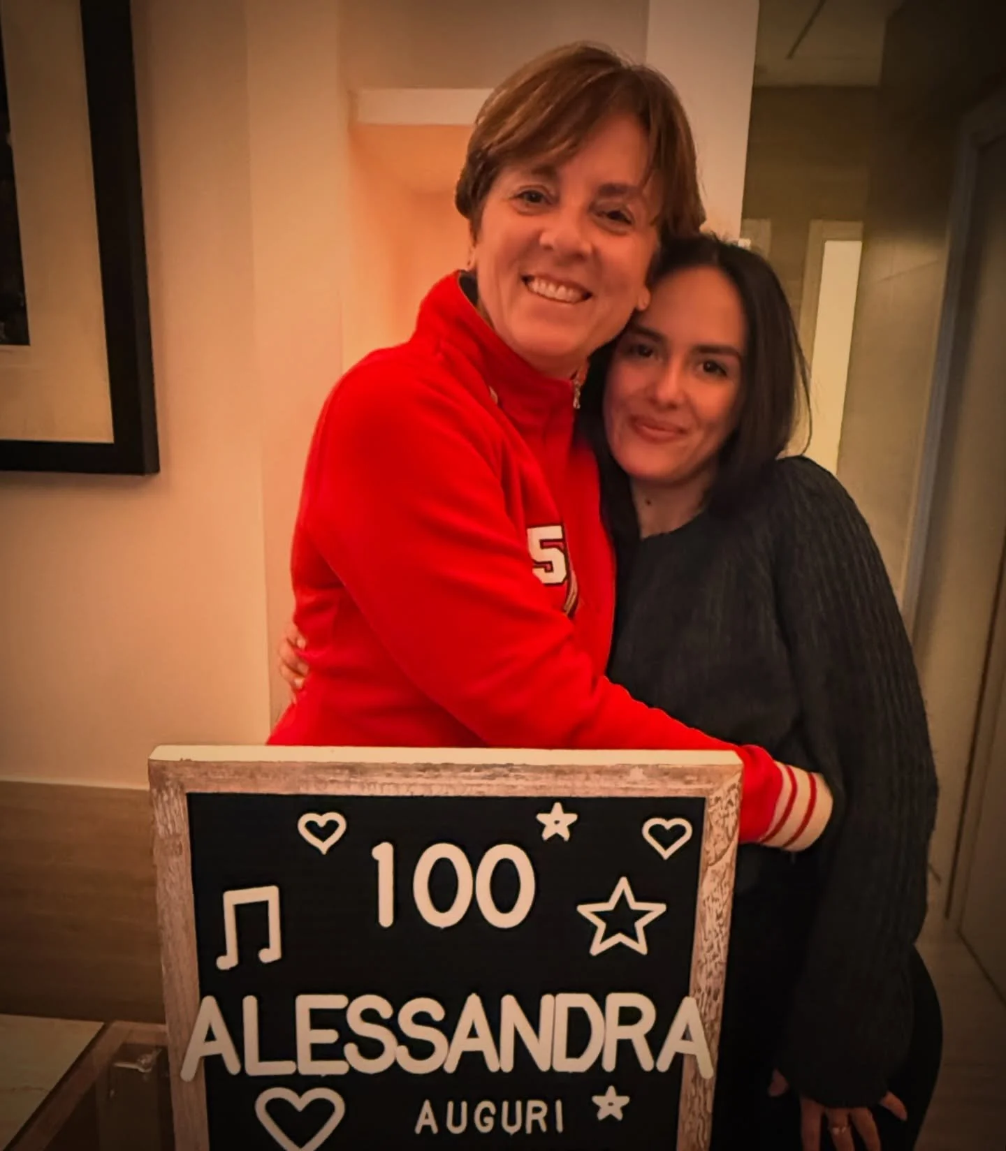 Congratulazioni enormi, Alessandra, per aver raggiunto 100 lezioni, ci vuole una dedizione incredibile.

La nostra comunit&agrave; si costruisce lentamente, lezione dopo lezione, persona dopo persona, respiro dopo respiro. Ci presentiamo per noi stes