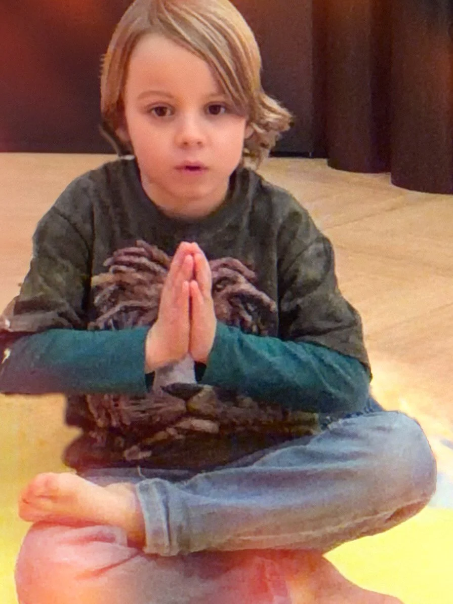 💛 What a joy-filled afternoon with our little yogis! 

We started by dancing the &ldquo;energy wiggles&rdquo; out&mdash;laughing and releasing energy through music. 🎶
Then we explored breathing through play with scarves and feathers&mdash;a magical