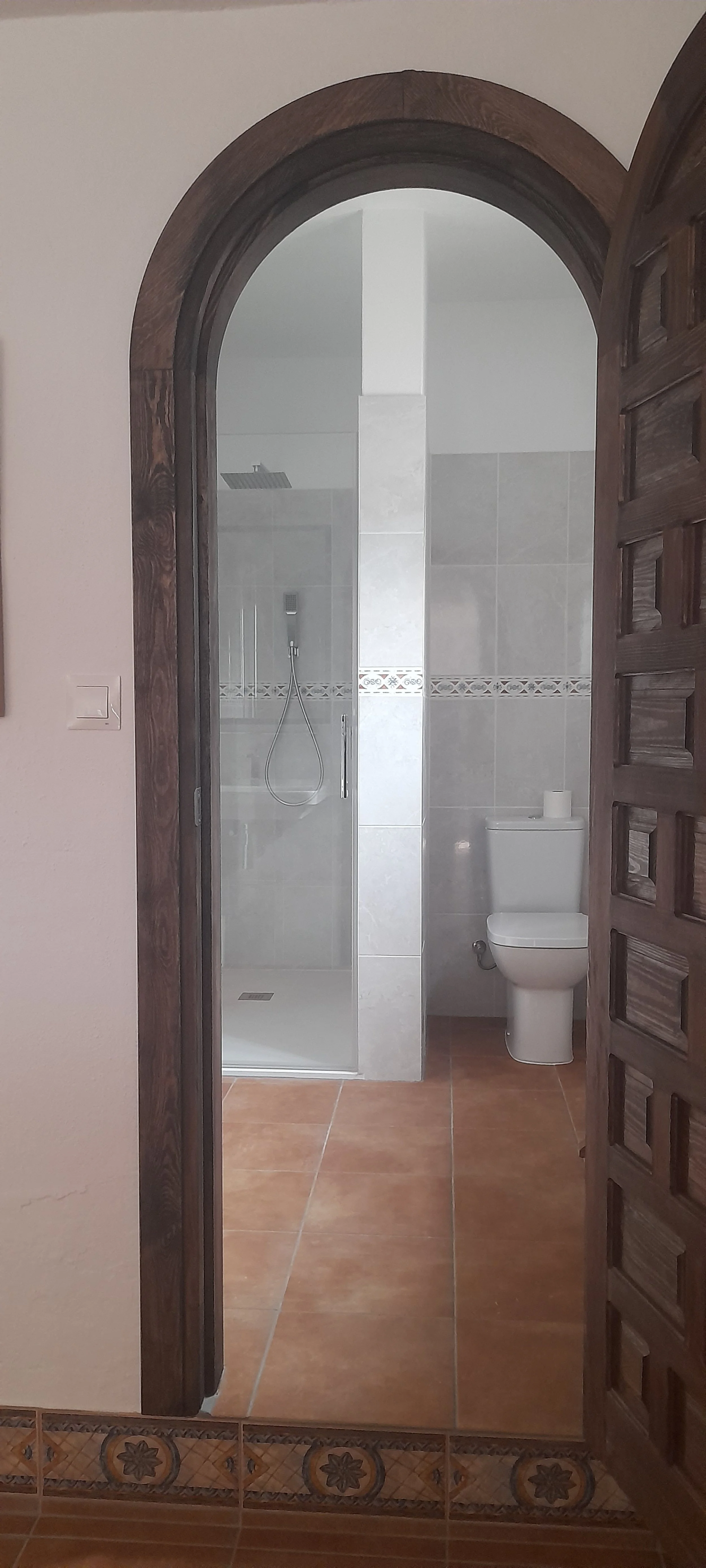 door into ensuite 1.jpg