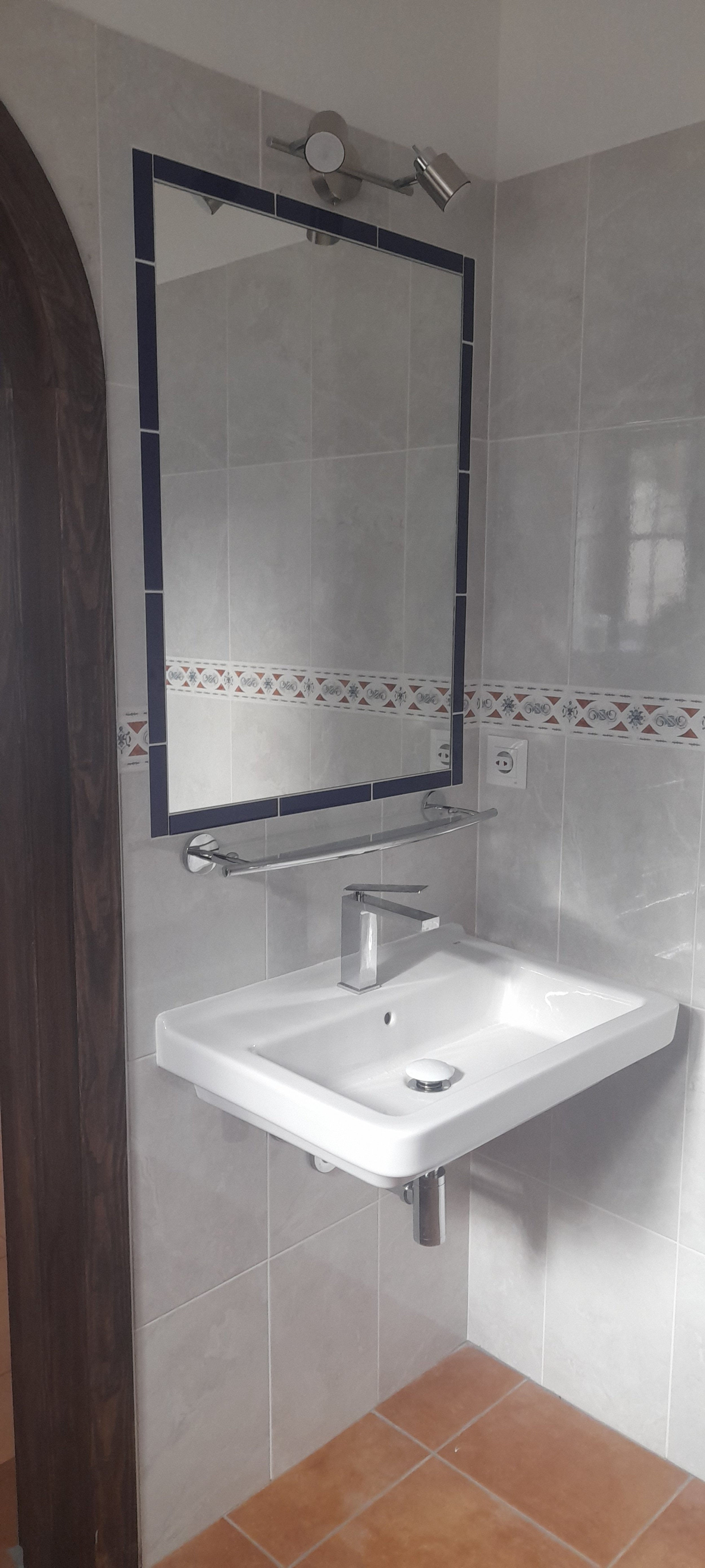ensuite sink 1.jpg