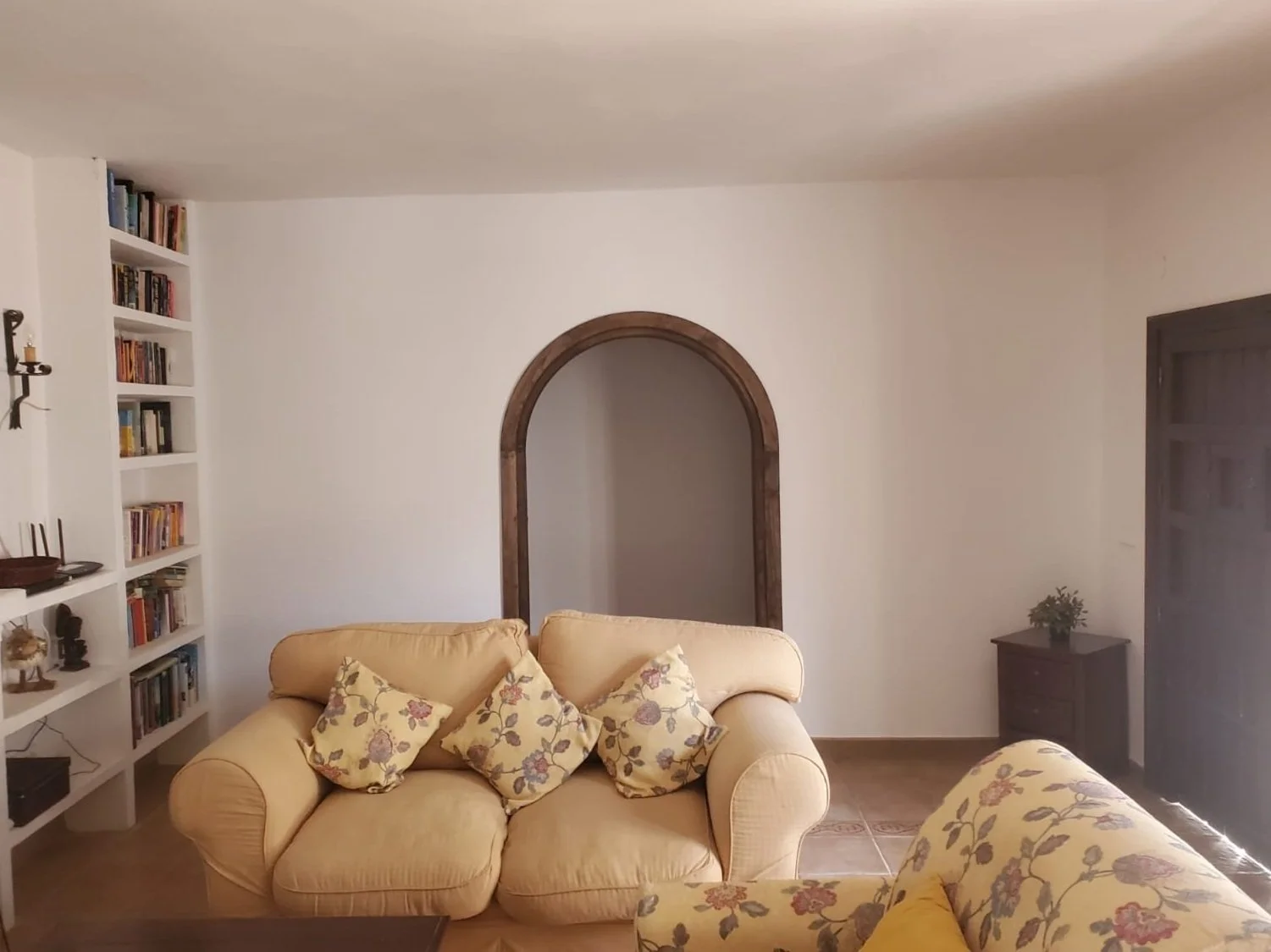 lounge with arch.jpg