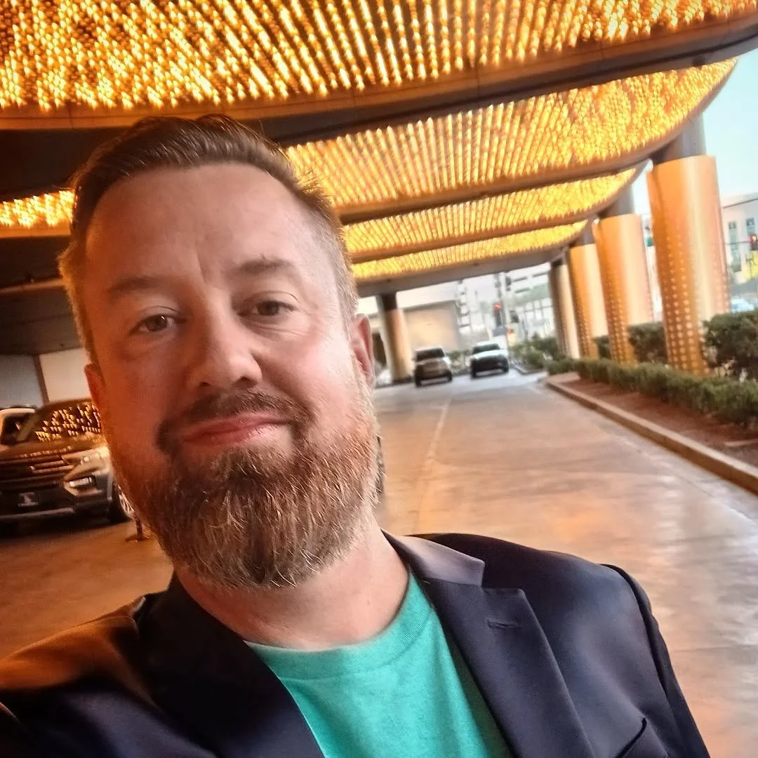 Suited up for the #sportsgambling #halloffame induction one week ago at @circalasvegas.

#Vegas #lasvegas #fridayfun #casino #goodjuju #sportsbetting #freemontstreet #suitup