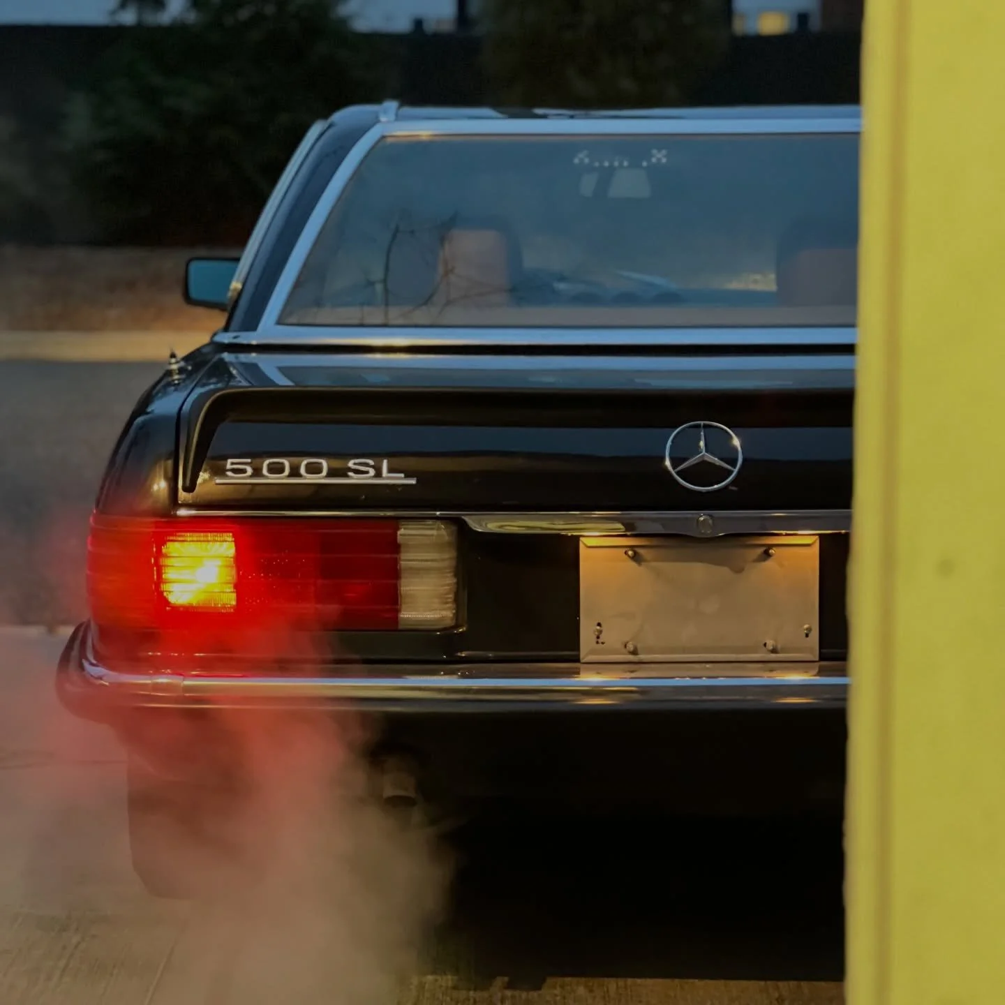 A sneak peek at our newest acquisition:
This stunning 1983 500SL in Midnight Blue 🔵
A rare example striking the perfect balance of sport and class.
💫More to be revealed soon.

Ready to turn your dreams into reality? Visit our website www.avantiimpo