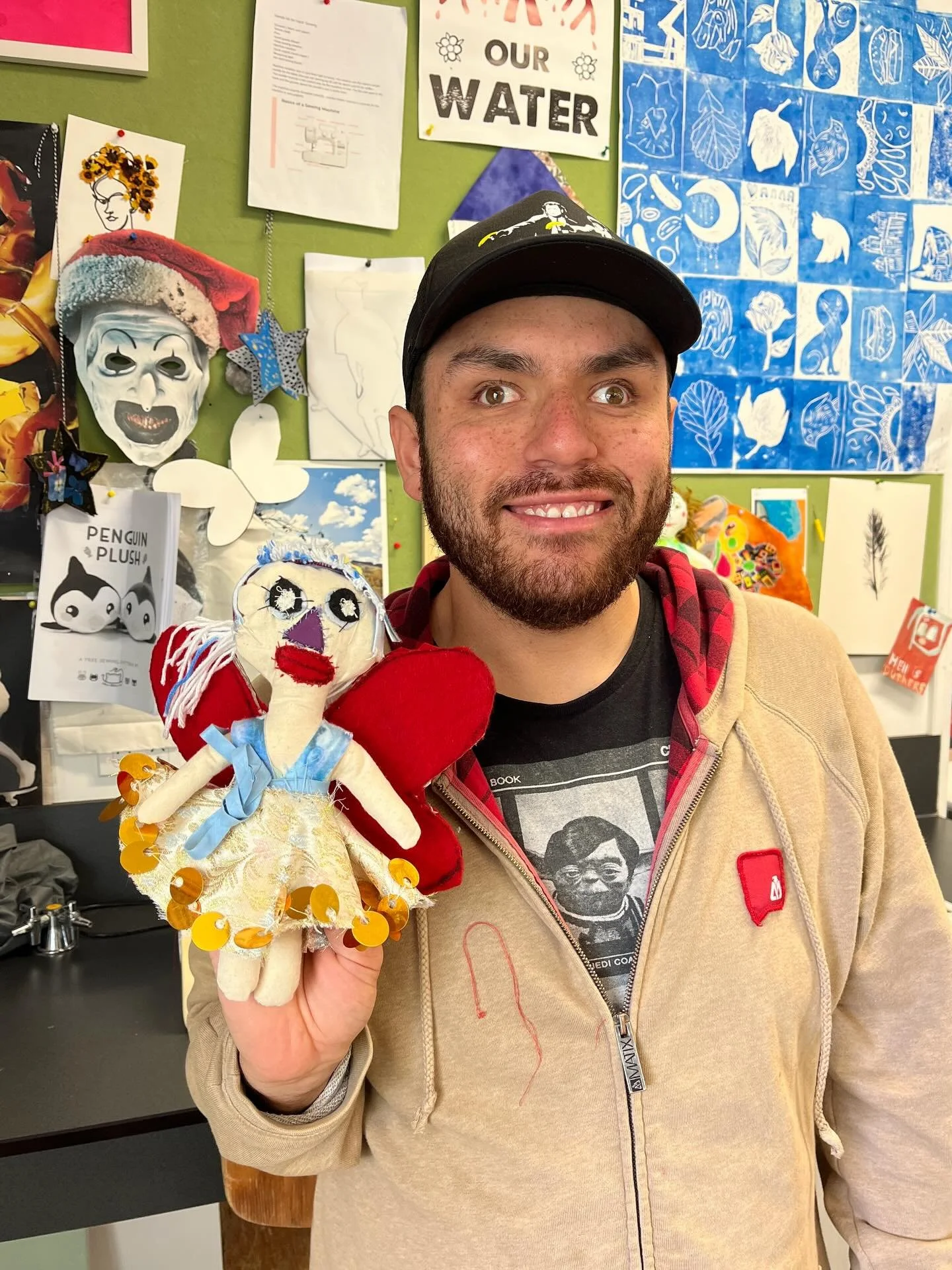 Last week we were lucky to have Carmel from @stitch_o_mat facilitating a fairy workshop. The artists learnt lots of new hand sewing skills and created their own unique creatures. Thanks Carmel for your generosity in the space! 

Jager is pictured her