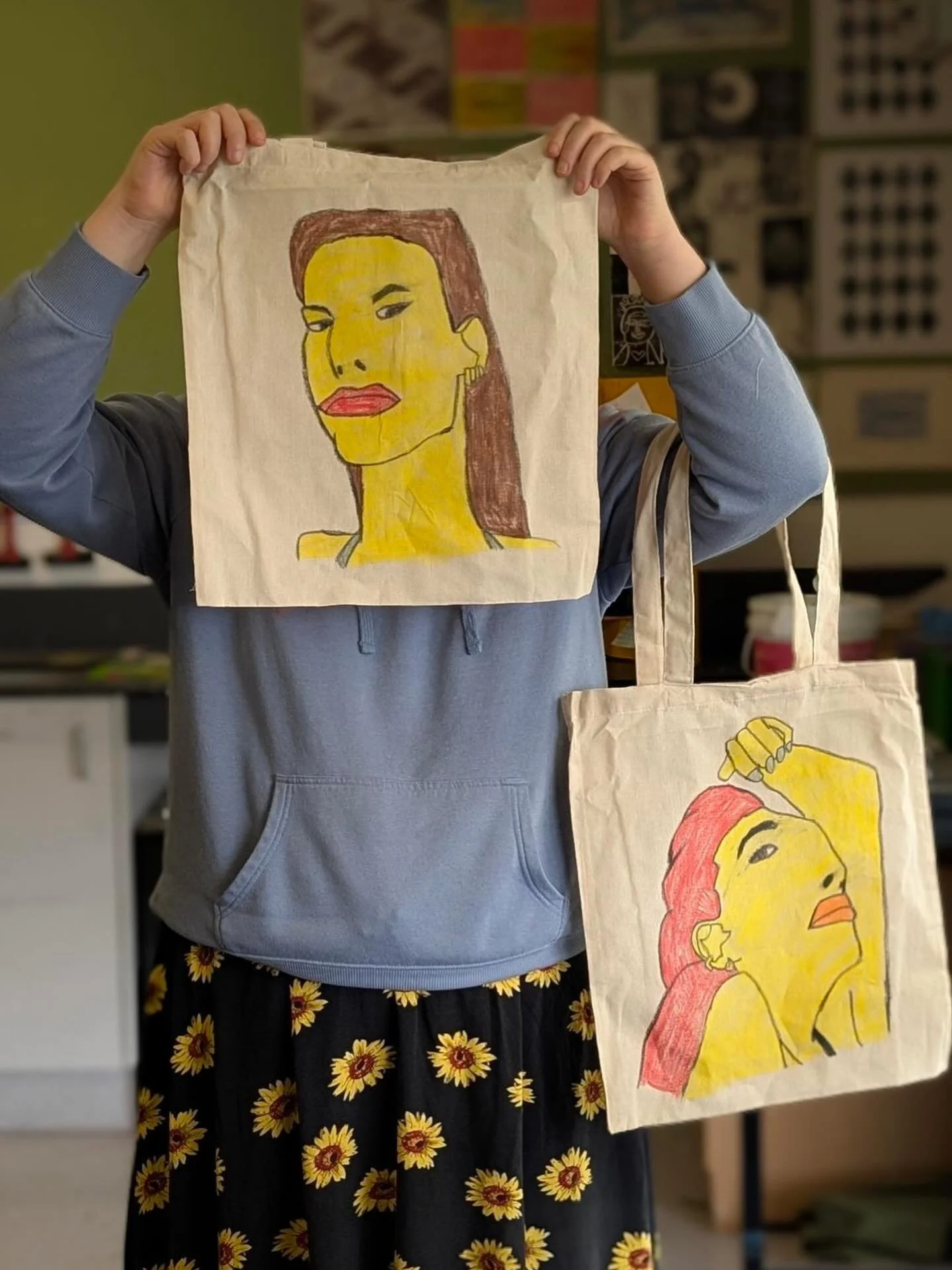 Sophi has been creating the most incredible one of a kind tote bags for her solo exhibition. Each hand drawn with fabric markers. These two are of @dualipa one of Sophi&rsquo;s favourite musicians. 

Comment below your favourite artist or celebrity a