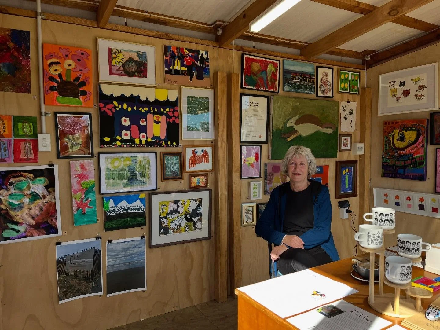 Fiona, one of our wonderful volunteers is in the Shed Gallery today sharing the incredible work that comes out of The White Room Creative Space. Well worth a visit, especially while the sun is out! ☀️