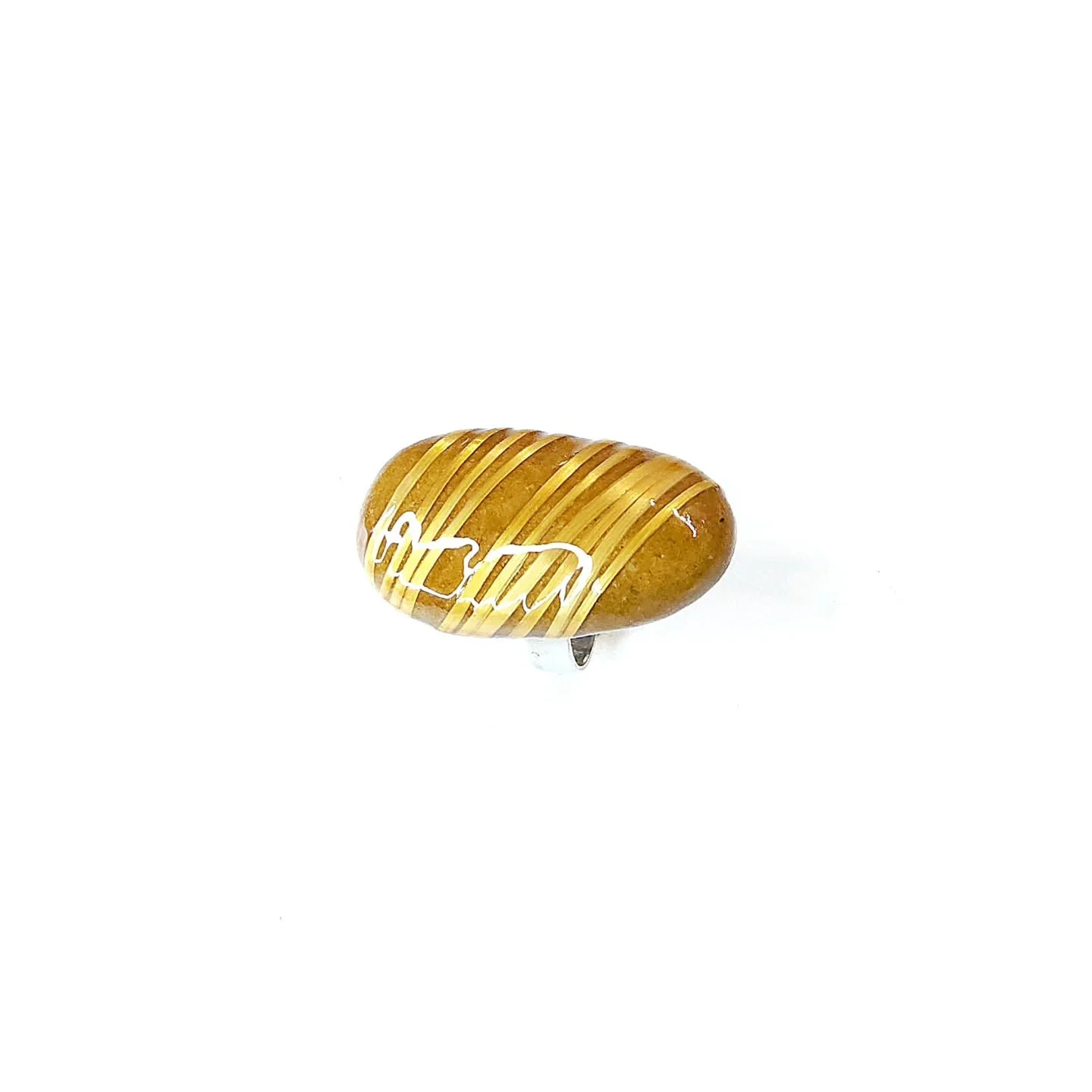 Bague, galet de Banyuls, paille naturelle et argent.

#artisanature #bijouxethiques #baguecontemporaine