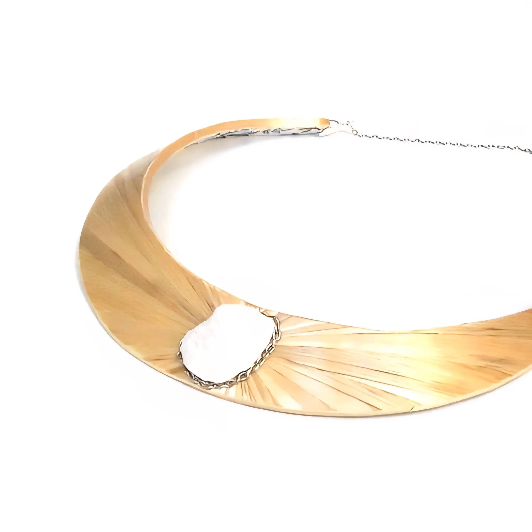 Torque, paille naturelle, quartz brut, argent 925.

#marqueteriecontemporaine #pailleseigle #sandrinelinaresbijoux