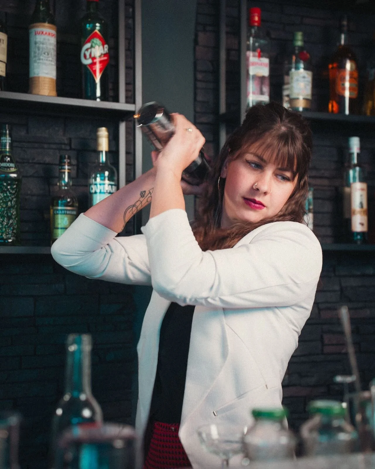 Chelsea&rsquo;s Restaurant Journey Part 2

Okay so I came back from Asia and got a job working at River Bank Grill which was now under new management and of course had a very handsome sous chef.  We went on a few dates and a few long walks in the St 