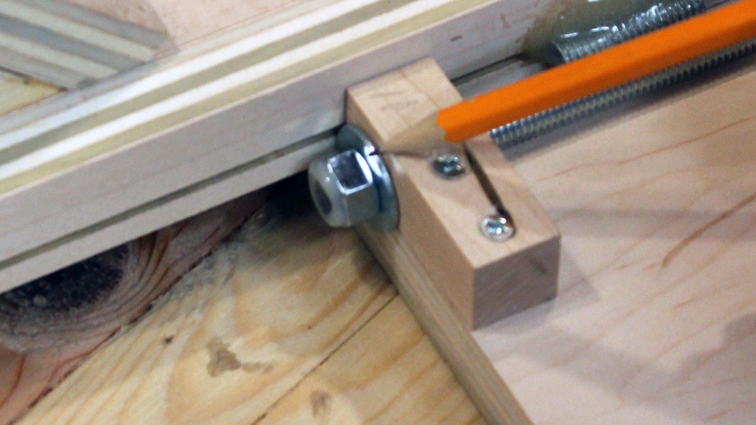 HOMEMADE ROUTER LIFT — Stumpy Nubs Woodworking Journal