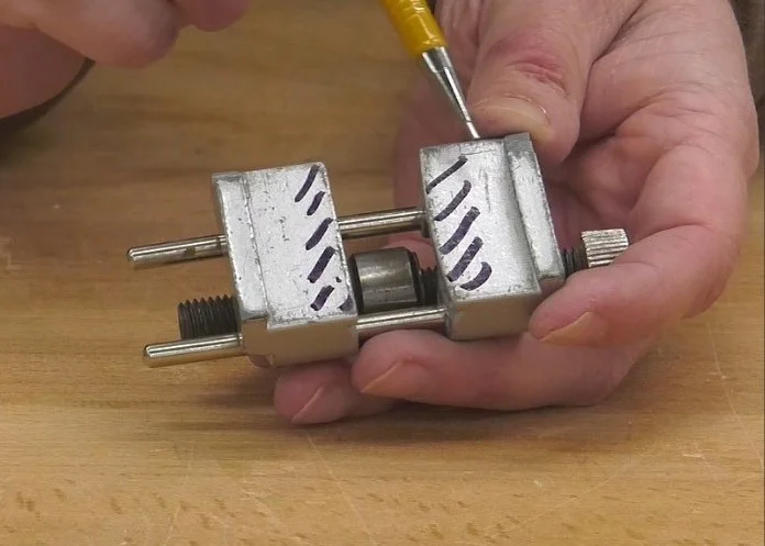 sharpie markings on the inside jaws of a eclipse sharpening jig
