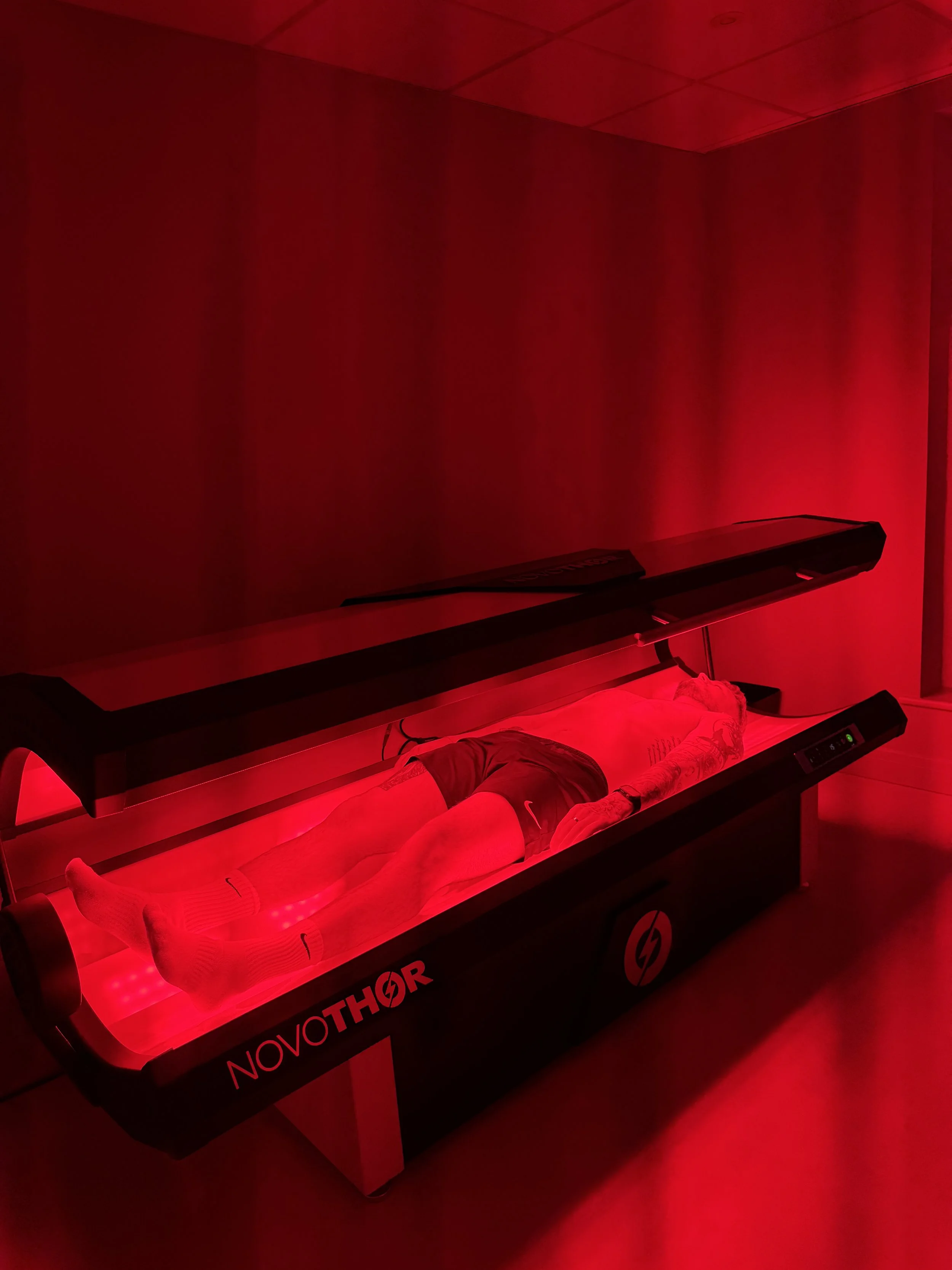 NovoTHOR Red Light Therapy Bed – ReGen Rooms Leamington Spa