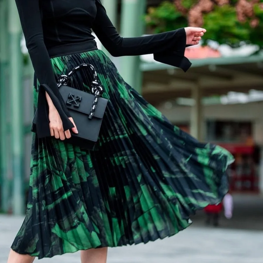 New Arrival: Off White accordion pleated skirt in verdant green tones 🍃 
.
.
.
#offwhite #offwhiteskirt #offwhitewomen