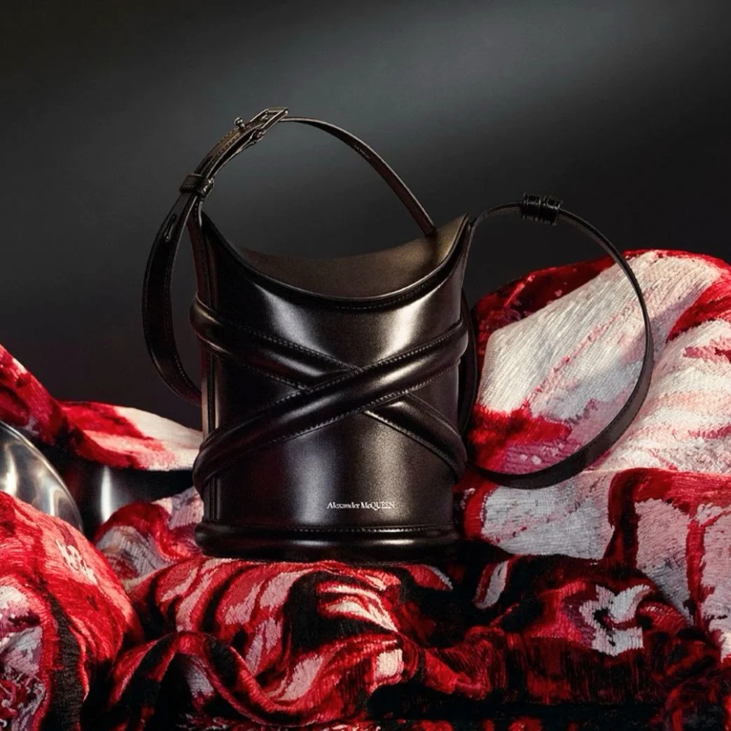 Alexander McQueen The Curve Bucket Bag Mini in black leather. Now available in-store and online 🎁 
.
.
.
#renascencelondon #alexandermcqueenbag #designeroutlet