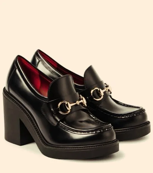 Shows. Gucci shoes. Available in-store now 👀 
.
.
.
#gucci #guccishoes #gucciloafers