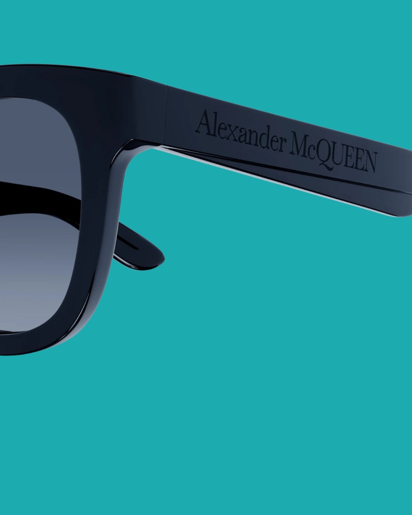 New Arrival: Alexander McQueen sunglasses in a midnight blue frame with grey tone lenses ☀️ 

#alexandermcqueensunglasses #designeroutlet #alexandermcqueen