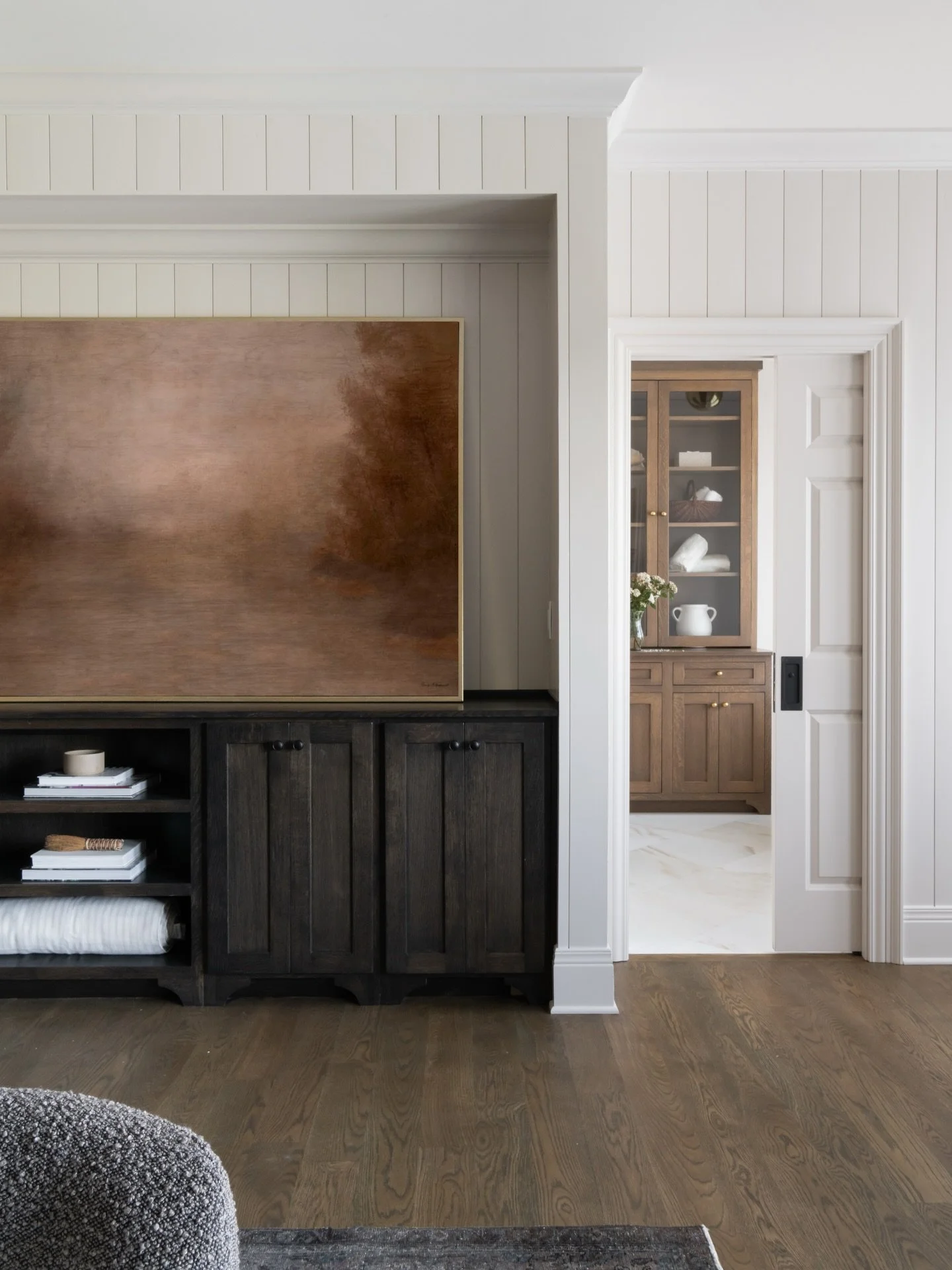 Are we done with drywall? I hope so. 

Build: @leverickhomes 
Design: @bothmindsdesign 
Photo: @allisonelefantephoto 
Staging: @jolleyandco 
Cabinets: @florycustomwoodworking 
Counters: @smokeymountaintops