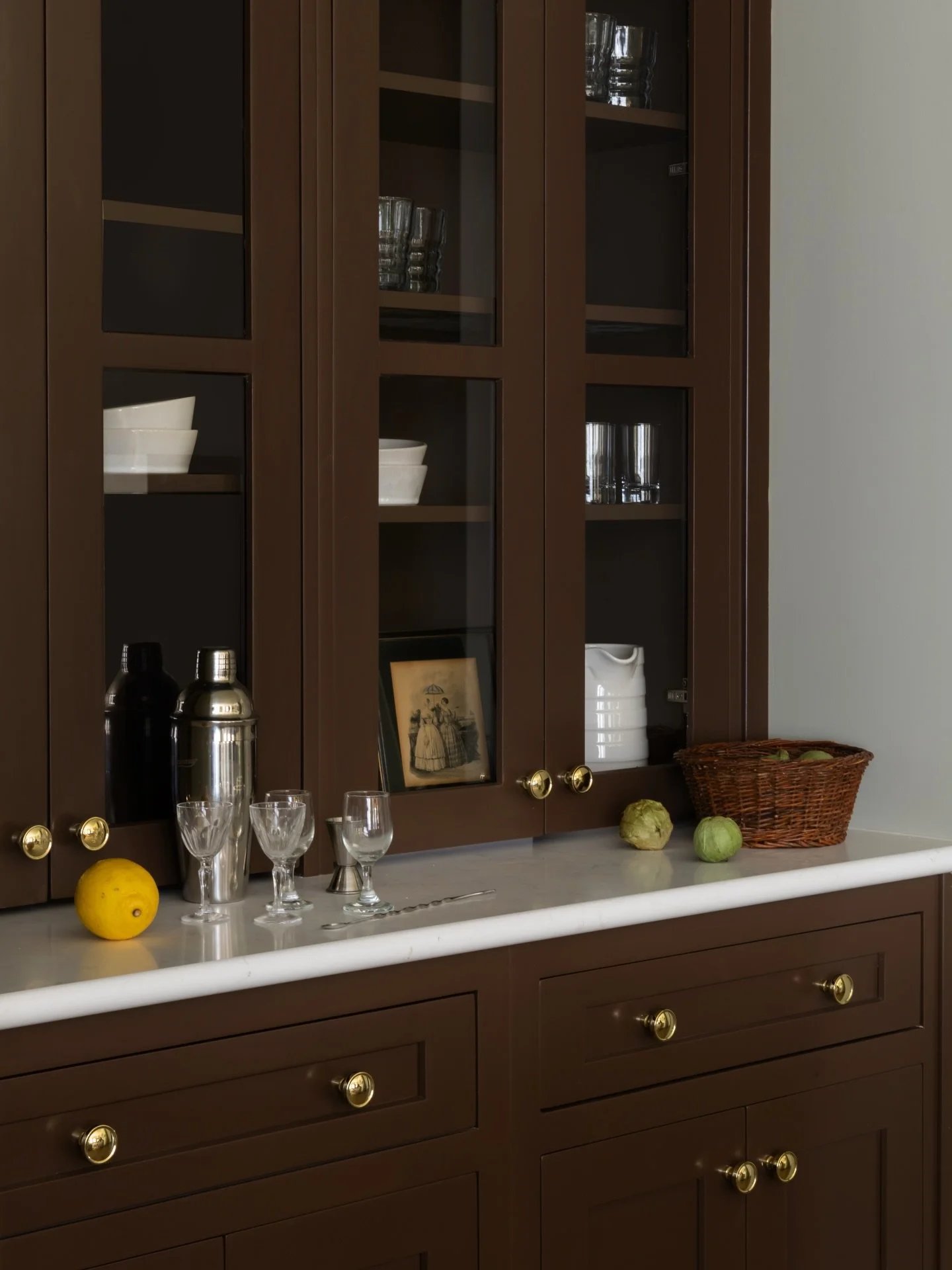 Intentional architectural and design details sometimes hide in corners. Often they are the quiet moments that give a home its character. 

Build: @leverickhomes 
Cabinets: @florycustomwoodworking 
Architect: @joshjohnsonarchitecture 
Design: @bothmin