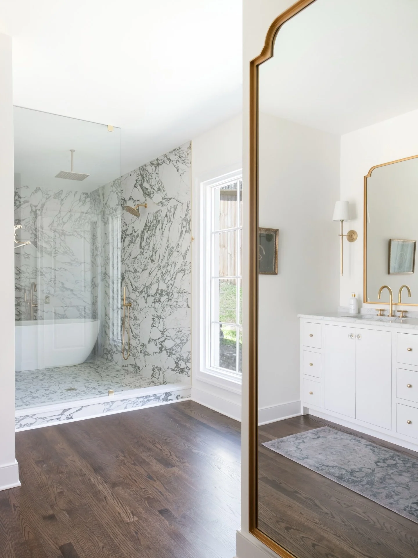 A shower room within the bathroom

Build: @leverickhomes 
Design: @smithstreetinteriors 
Photo: @allisonelefantephoto 
Plumbing: @phylrich