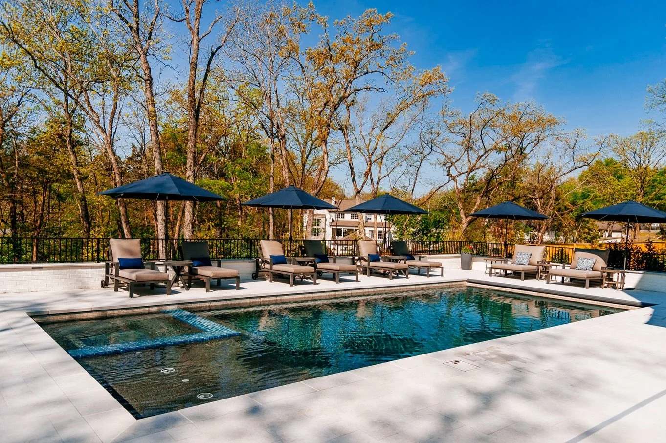 Quiet luxury, done right. No flash, just proportion, restraint, and a place that will age gracefully for decades.

Photo: @eleganthomesphoto