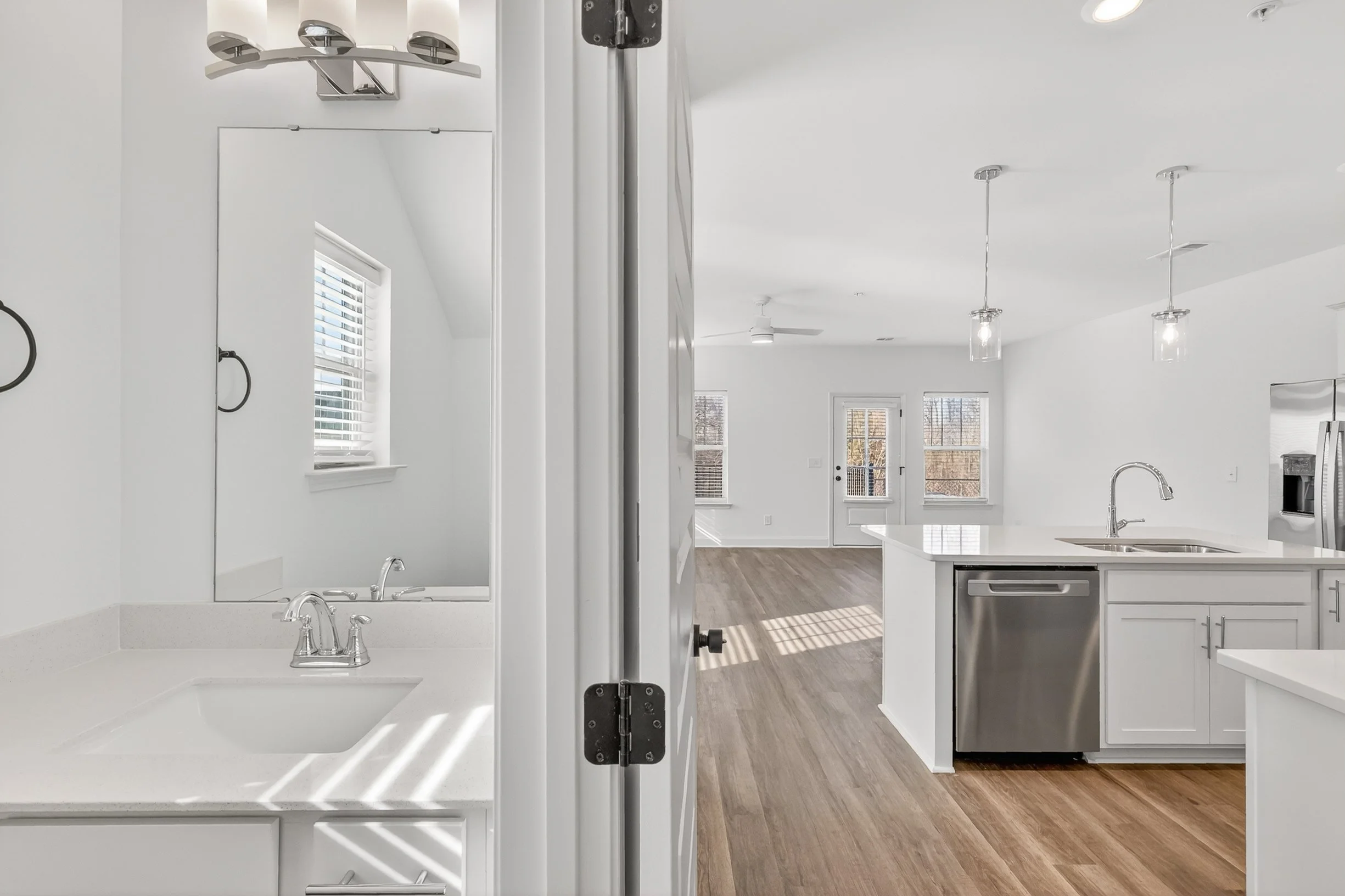 Lakeside Townhome 1 (WEB) (7 of 29).jpg