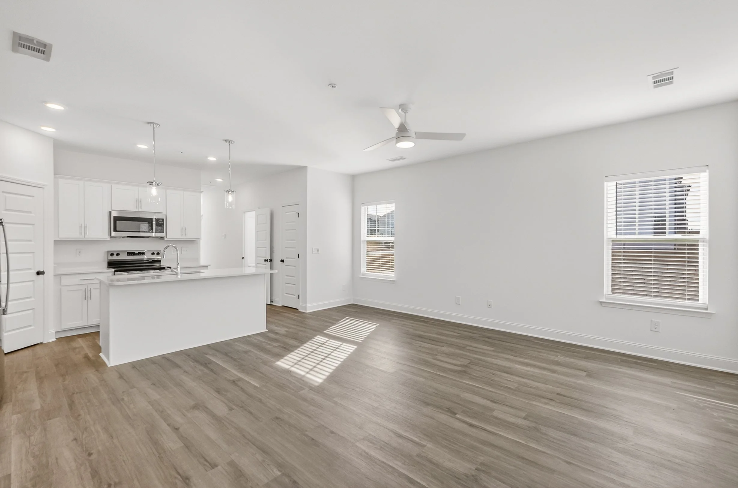 Lakeside Townhome 1 (WEB) (13 of 29).jpg