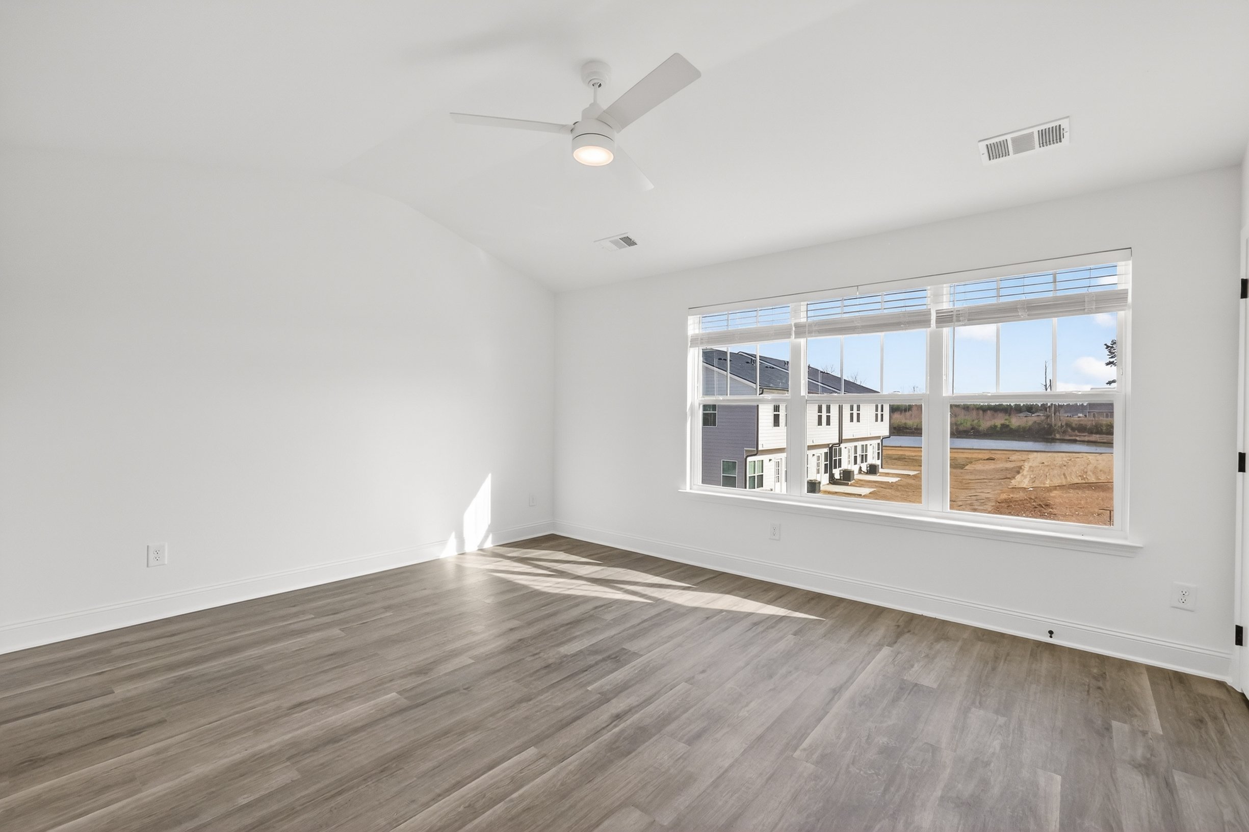 Lakeside Townhome 1 (WEB) (21 of 29).jpg