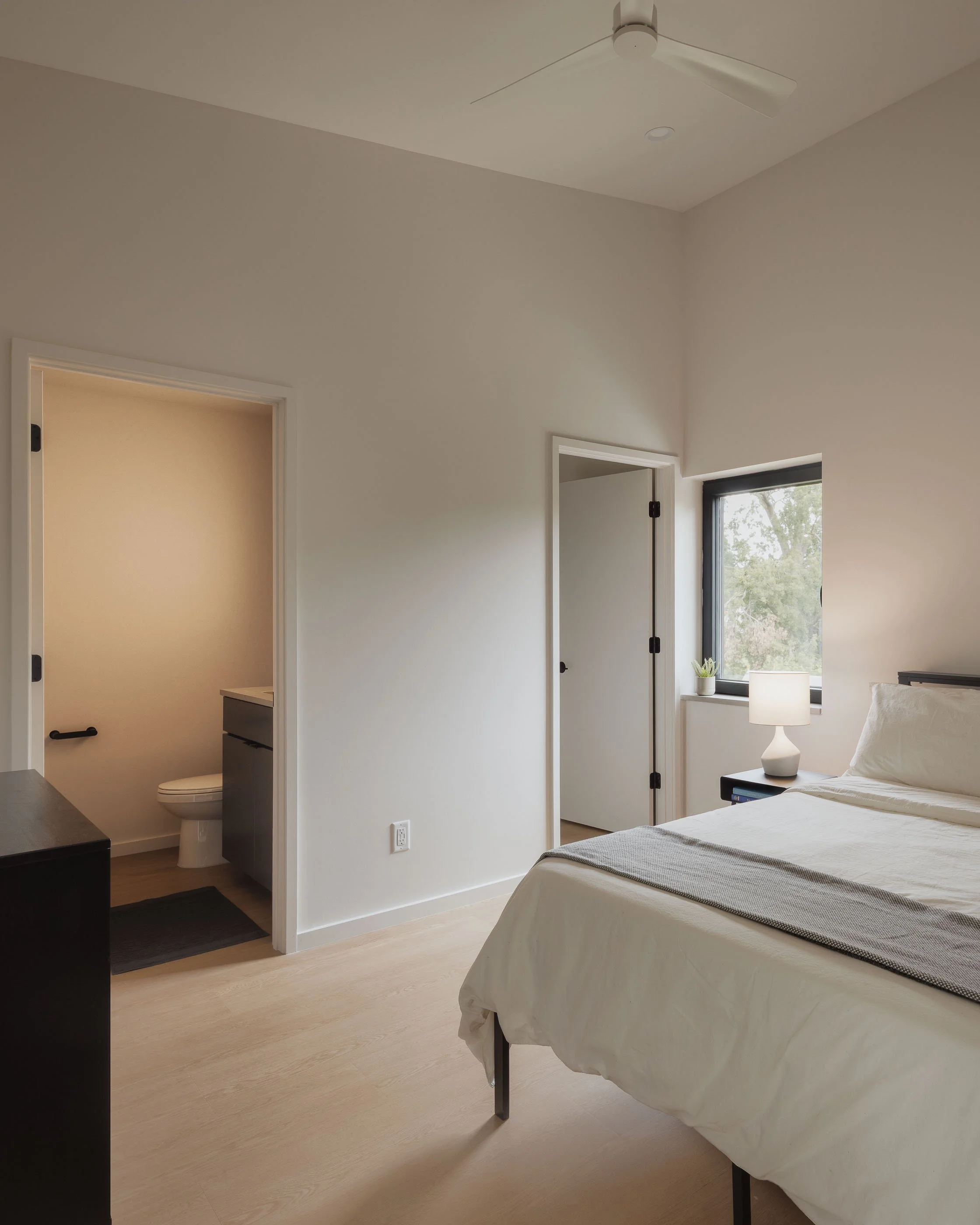 LITTLE MOD INT-027-3.jpg