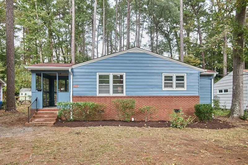 This perfect peach is pinnacle Northgate Park. Perched perfectly on a deep lot just paces from the popular neighborhood trail in a peaceful cul-de-sac. A pleasing floor plan provides three bedrooms and one perfectly pink bathroom. Save the popcorn fo